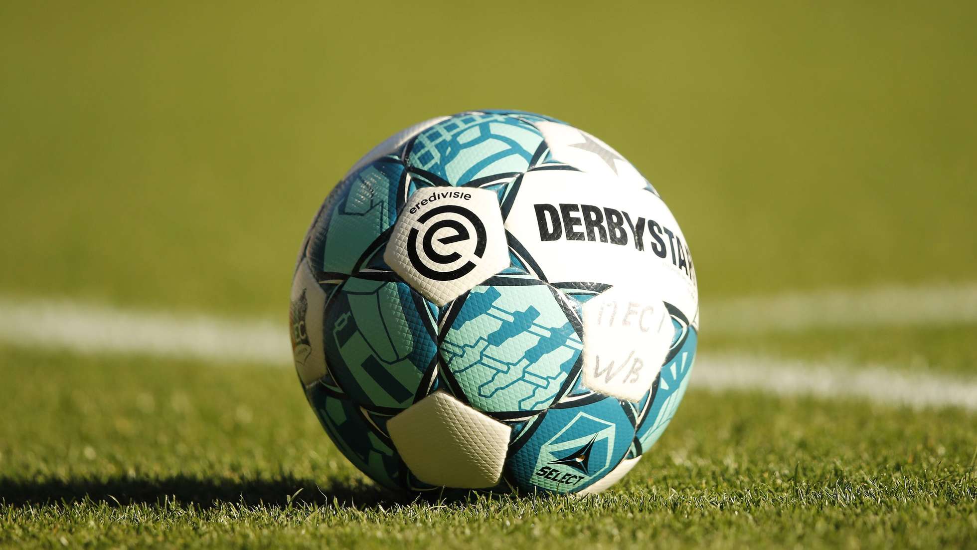 Bernard Schuiteman Tekent Uur Na Ontslagbericht FC Den Bosch In De bernard-schuiteman-tekent-uur-na-ontslagbericht-fc-den-bosch-in-de