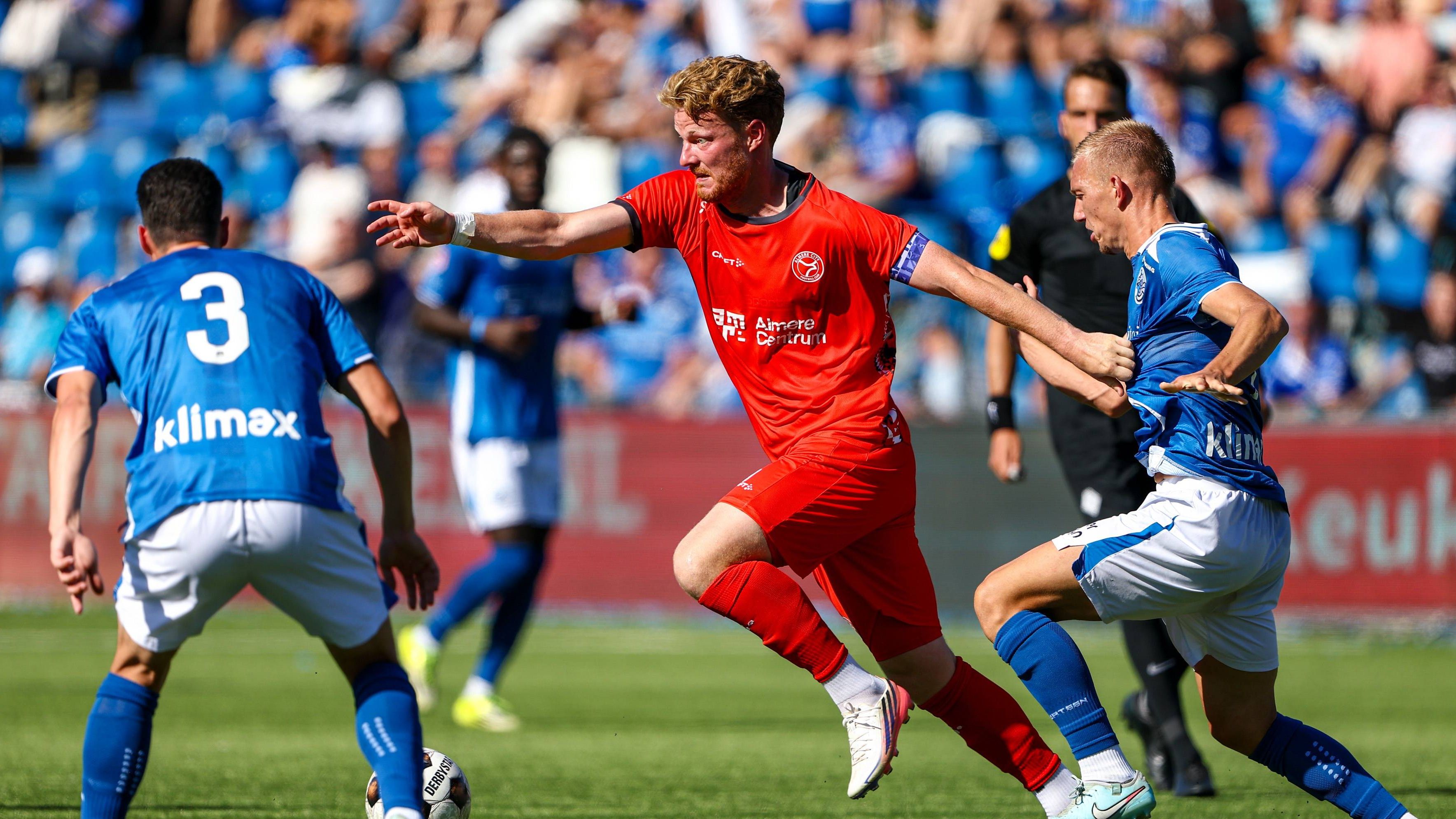 Ferdy Druijf redt punt voor Almere City in Den Bosch na prachtige openingsgoal Ilias Boumassaoudi