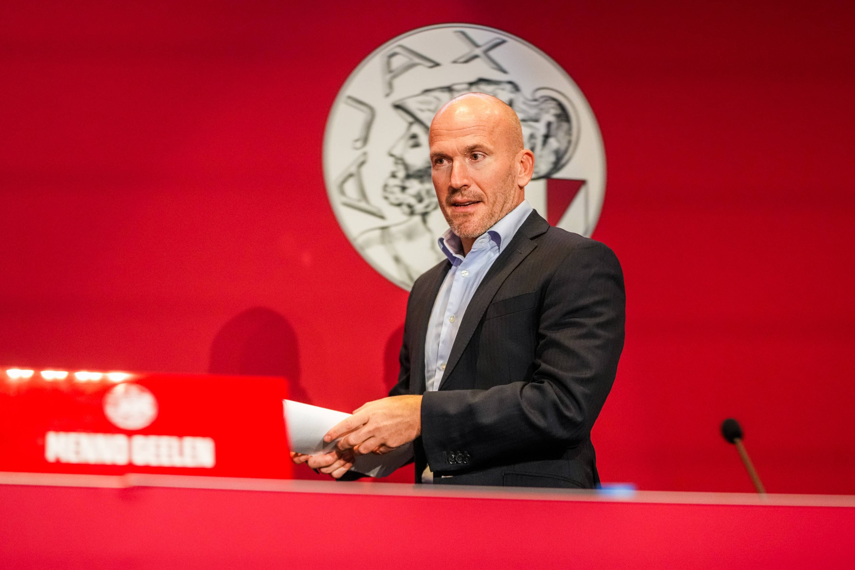 'Ajax misbruikt door handige zaakwaarnemer: door paniek is heel veel geld geboden'