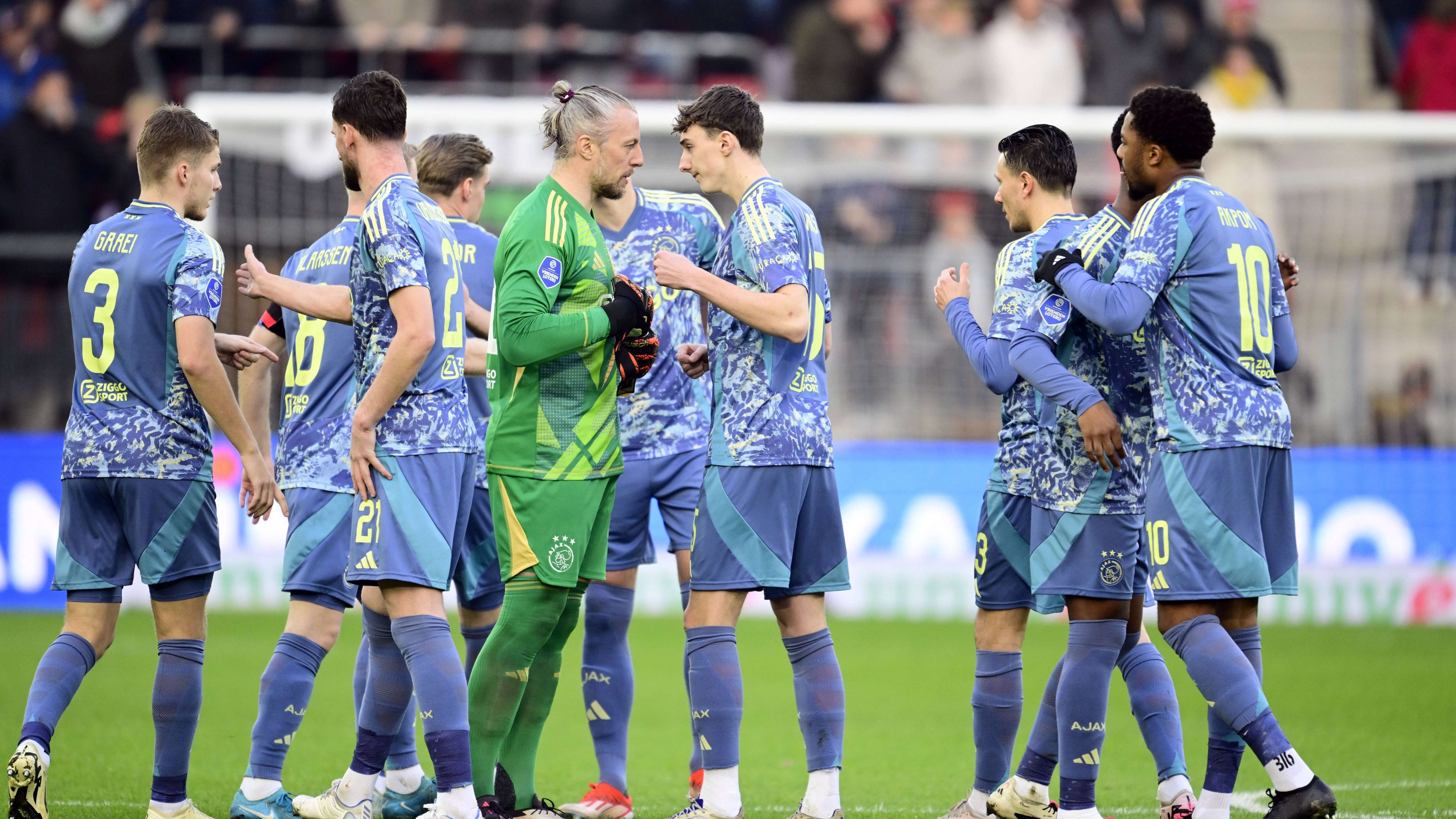  Anton Gaaei of Ajax, Branco van den Boomen of Ajax, Ajax goalkeeper Remko Pasveer, Youri Baas of Ajax, Steven Berghuis of Ajax, Jorrel Hato of Ajax, Chuba Akpom of Ajax