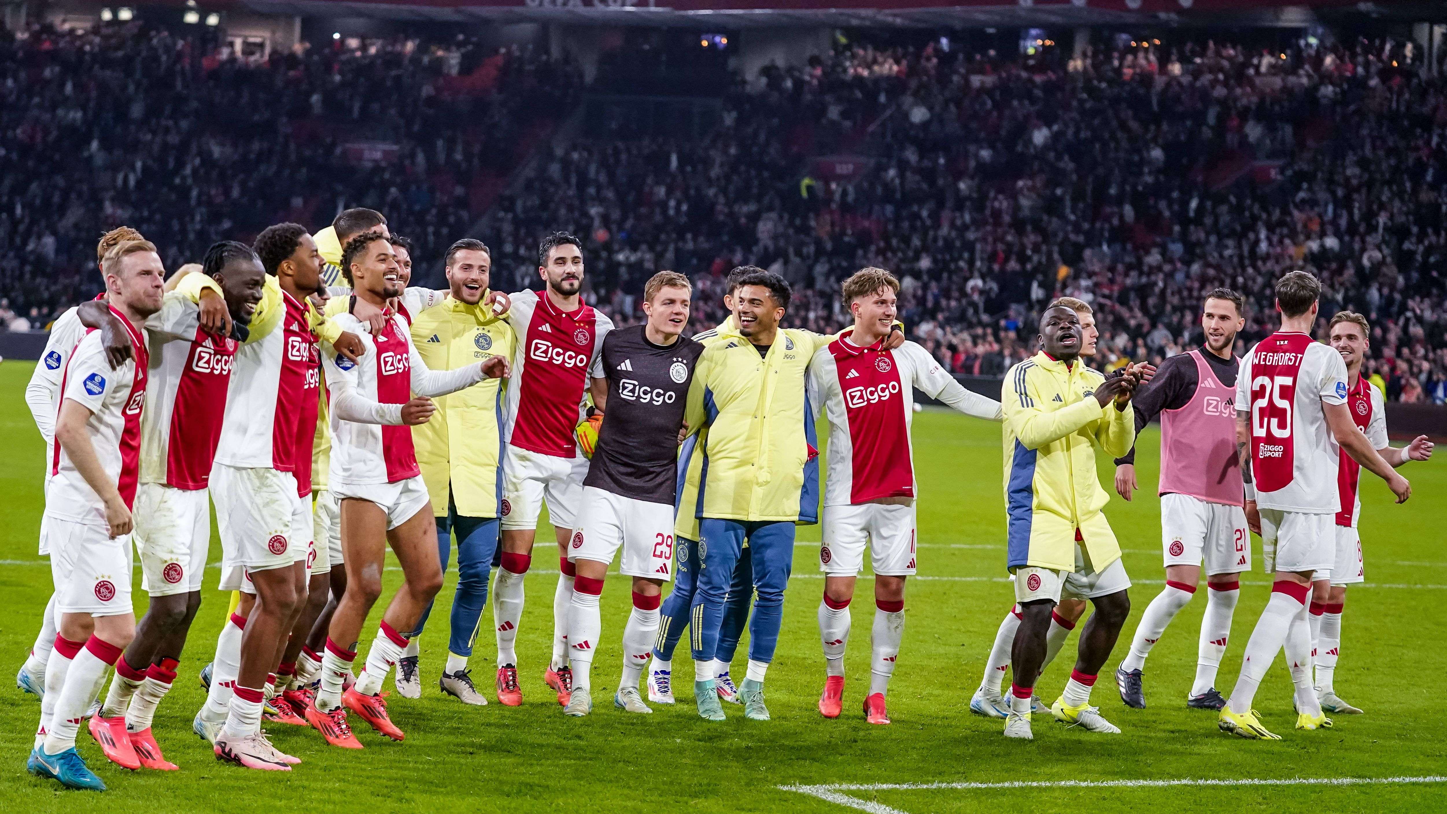 Davy Klaassen of AFC Ajax, Bertrand Traoré of AFC Ajax, Jorrel Hato of AFC Ajax, Devyne Rensch of AFC Ajax, goalkeeper Diant Ramaj of AFC Ajax, Josip Sutalo of AFC Ajax, Christian Rasmussen of AFC Ajax, Owen Wijndal of AFC Ajax, Mika Godts of AFC Ajax, Brian Brobbey of AFC Ajax