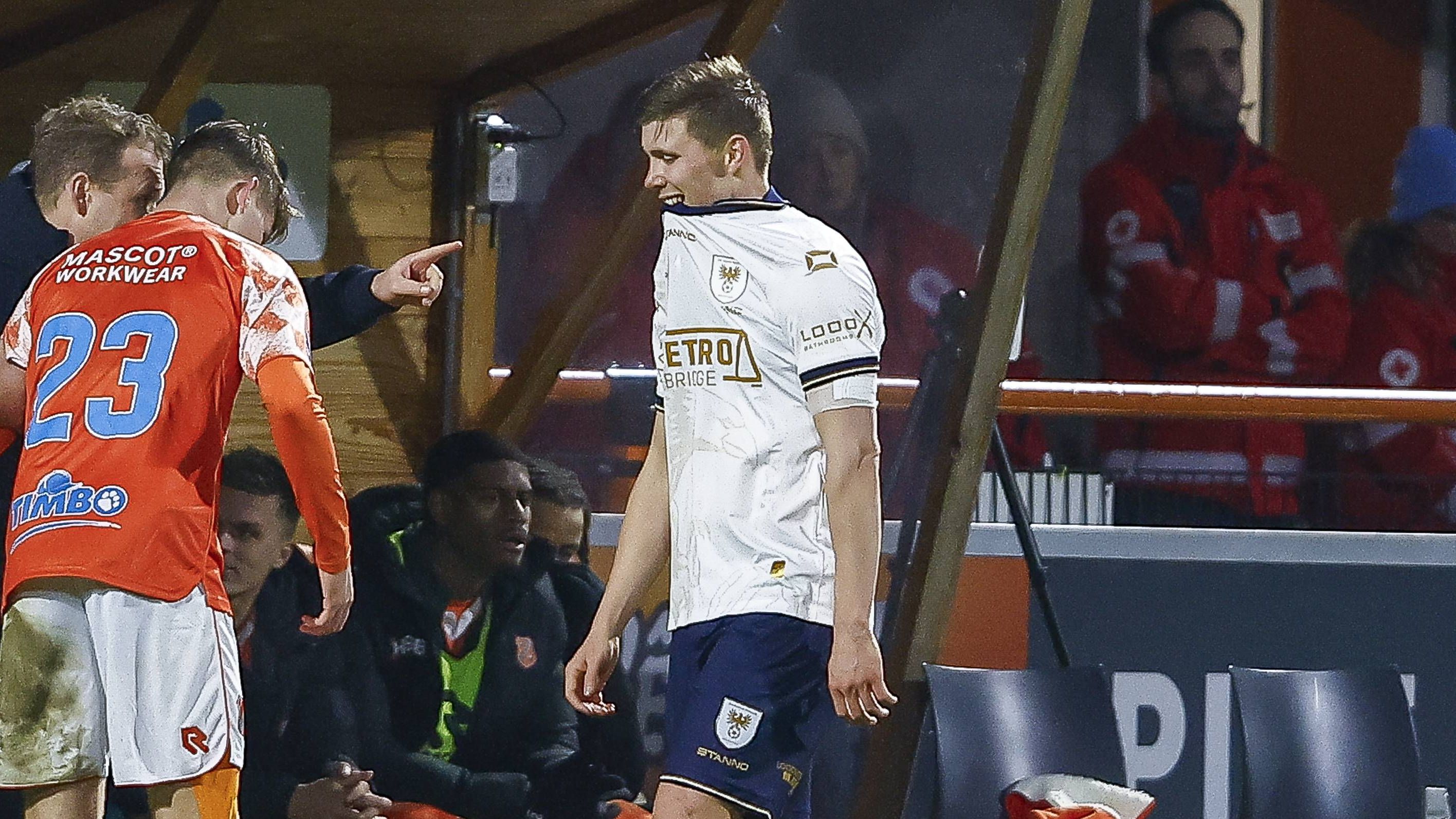 Debutant pakt rood bij Go Ahead, dat teleurstellend gelijkspeelt bij FC Volendam