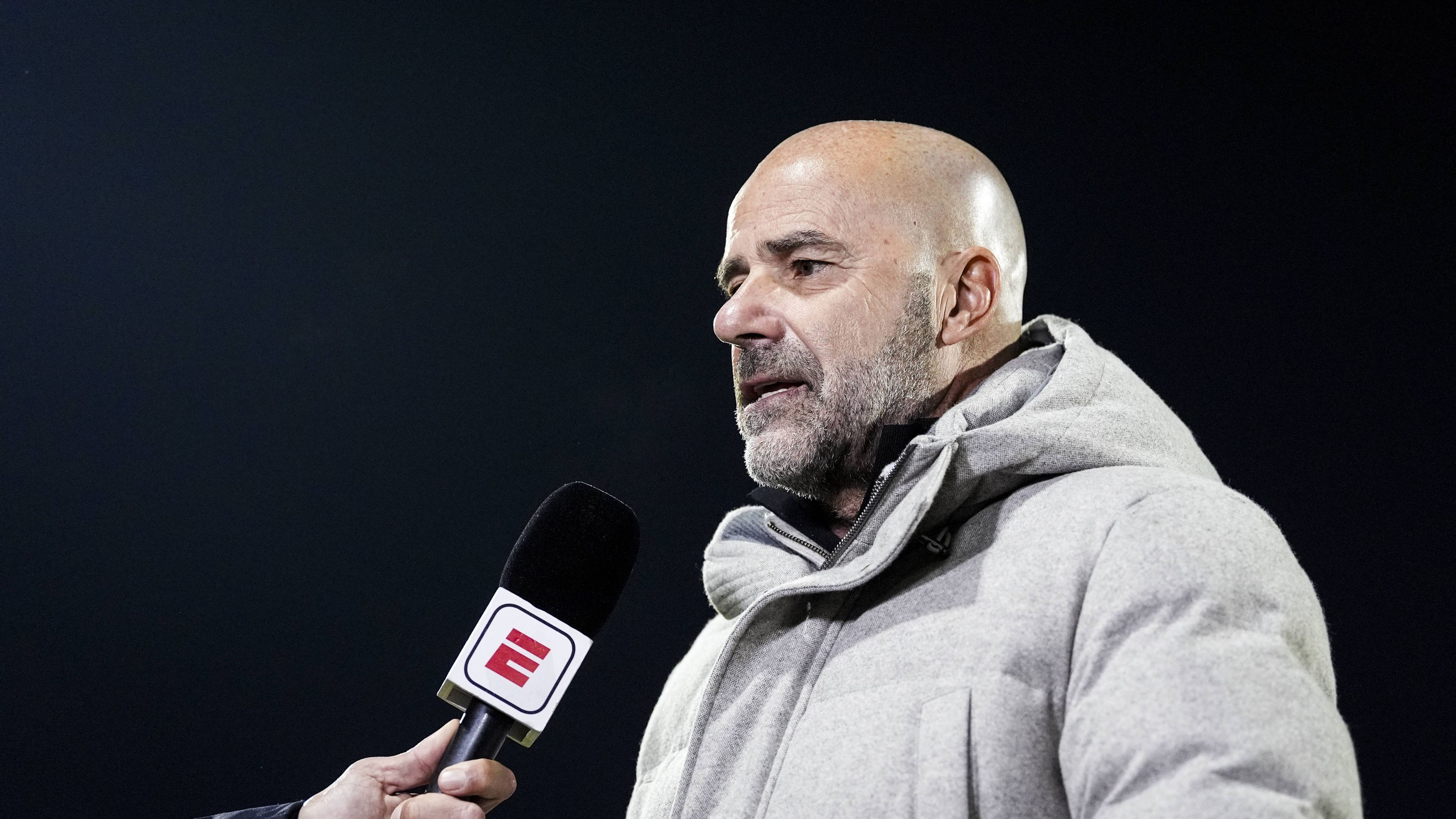 Bosz komt plots met groot transfernieuws PSV: 'Dat is definitief, ja'