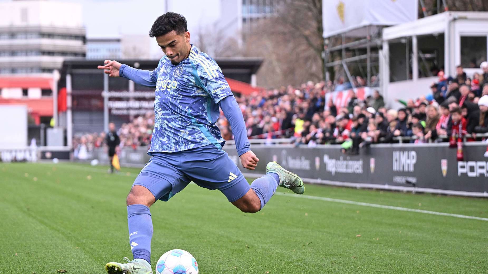 - lab11-q2 : output Images High Quality Grahic Ajax heeft drie opties in kaart om vertrek Wijndal én Ávila op te ...