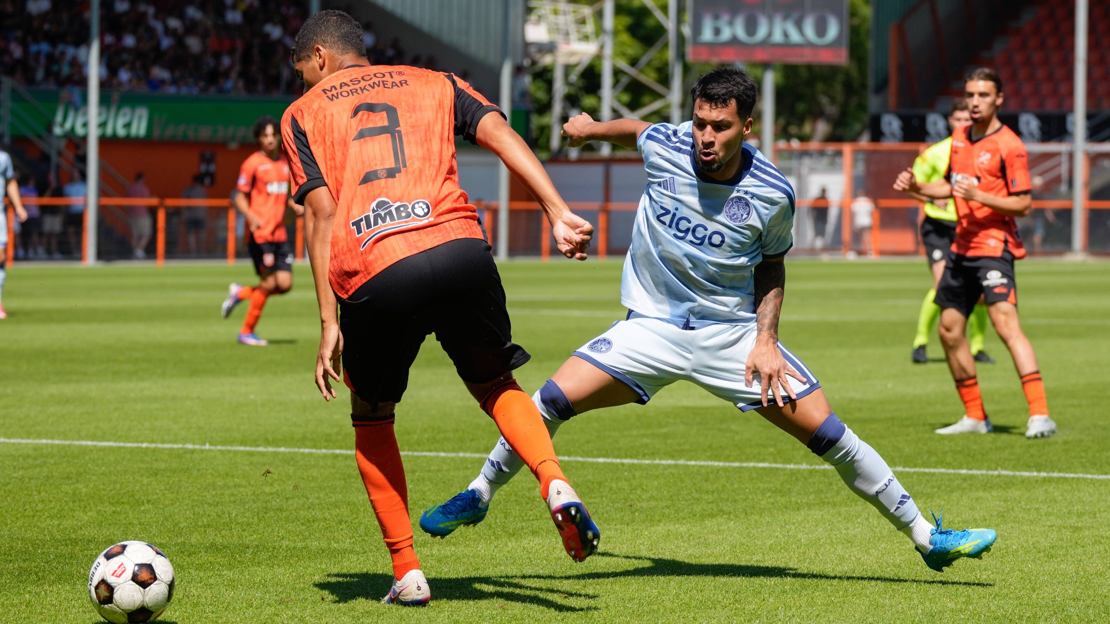 Kijkers FC Volendam - Ajax ergeren zich in korte tijd massaal aan hetzelfde