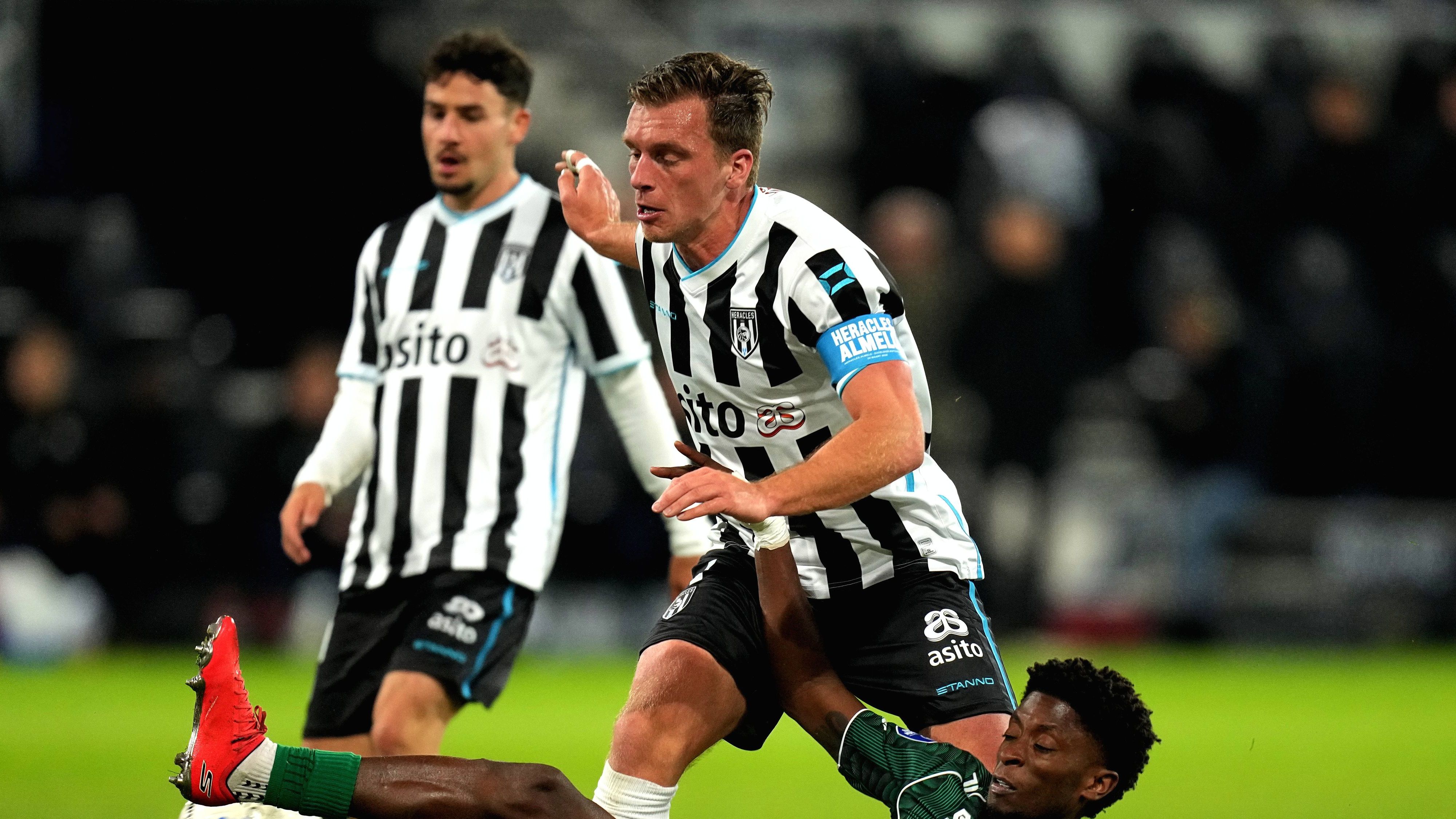 Heracles Almelo schiet bitter weinig op met remise tegen Excelsior