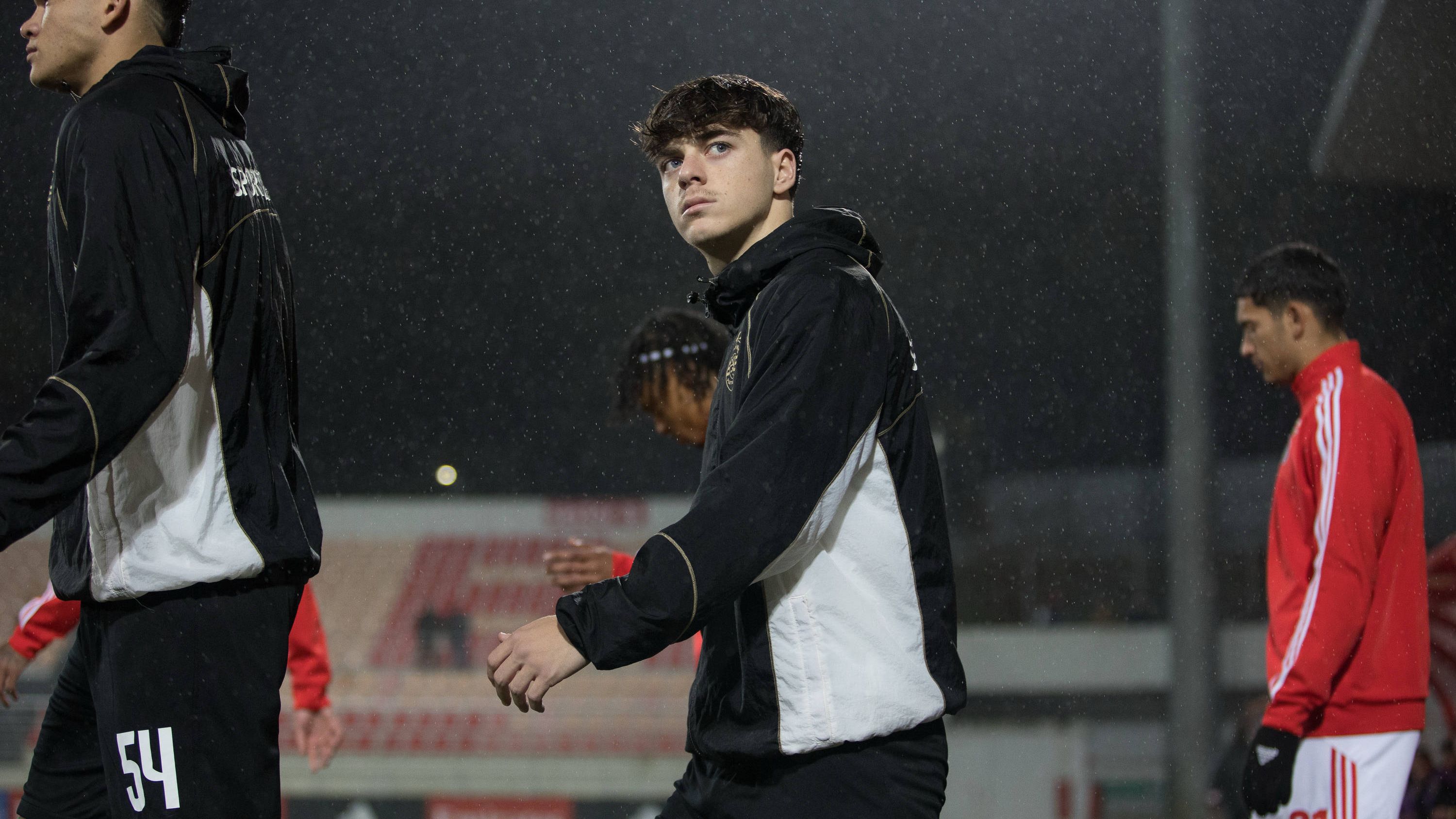 Ajax Overweegt Aankoop van Mauro Couto als Nieuwe Rechtsbuiten