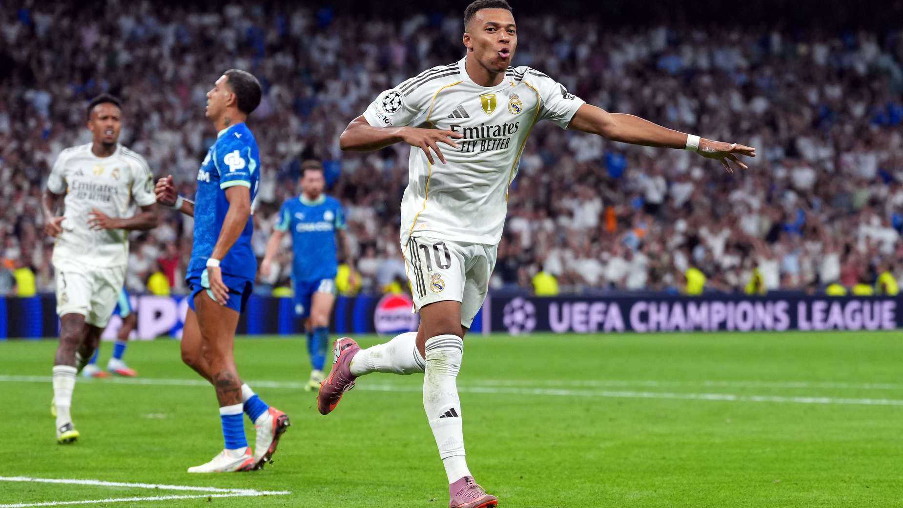 Bcn Rake Real Madrid komt met de schrik vrij dankzij twee rake strafschoppen van ...