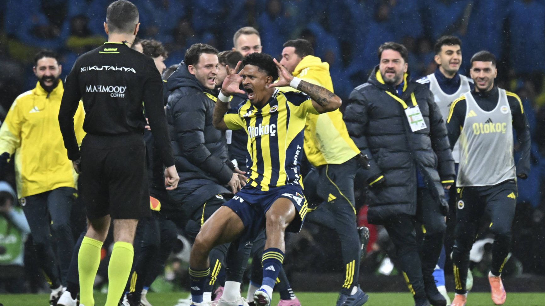 Jayden Oosterwolde wakkert rivaliteit met Galatasaray verder aan na goal en provocerende Instagram-p