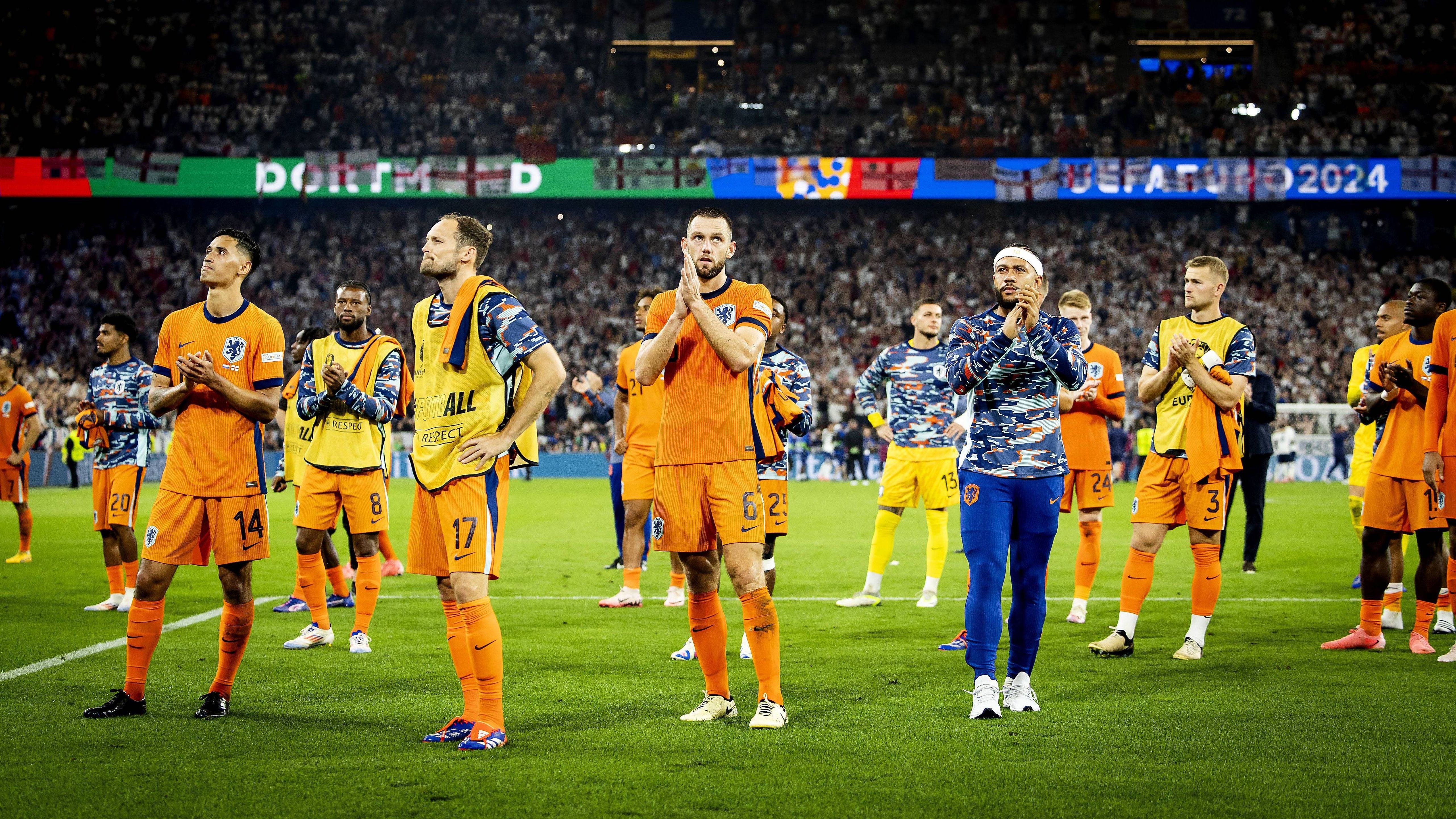 Mike Verweij klapt handen stuk voor 96-voudig Oranje-international: 'Ik pleit voor een standbeeld va