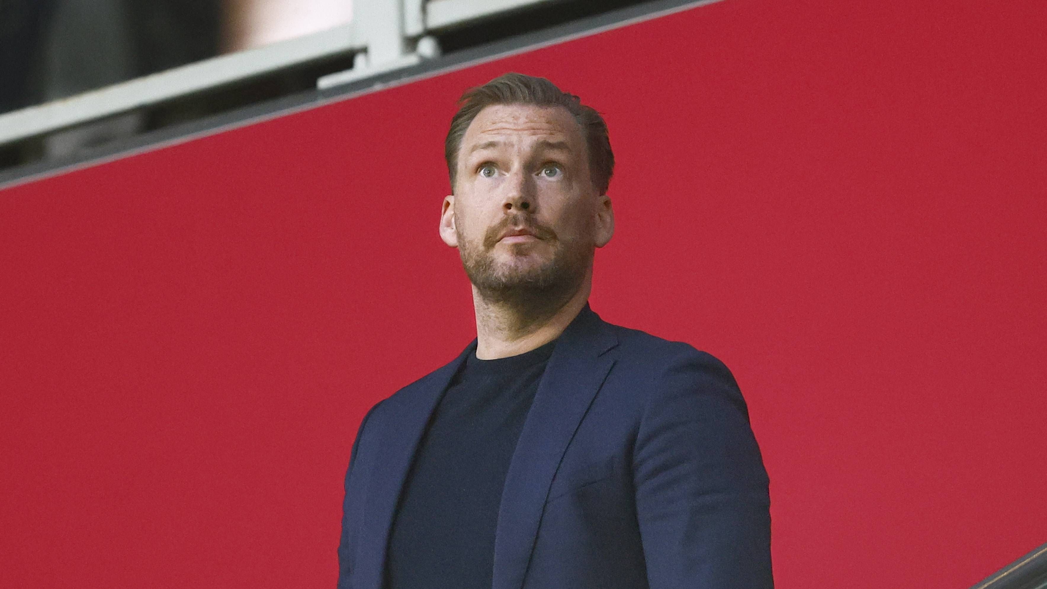 Ajax gaat vol voor nieuwe trainer: 'Het is geen geheim dat Beuker heel gecharmeerd van hem is'