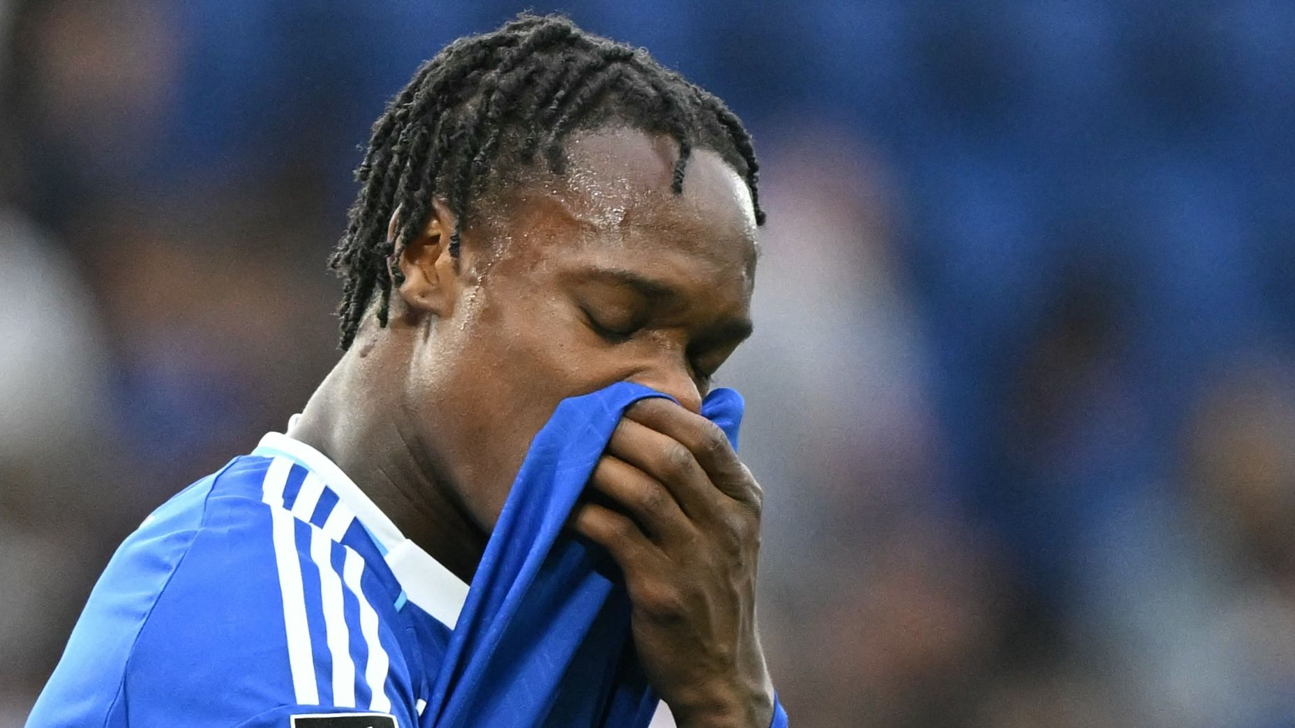 Chelsea Overweegt Snelle Verkoop van Spits Emmanuel Emegha