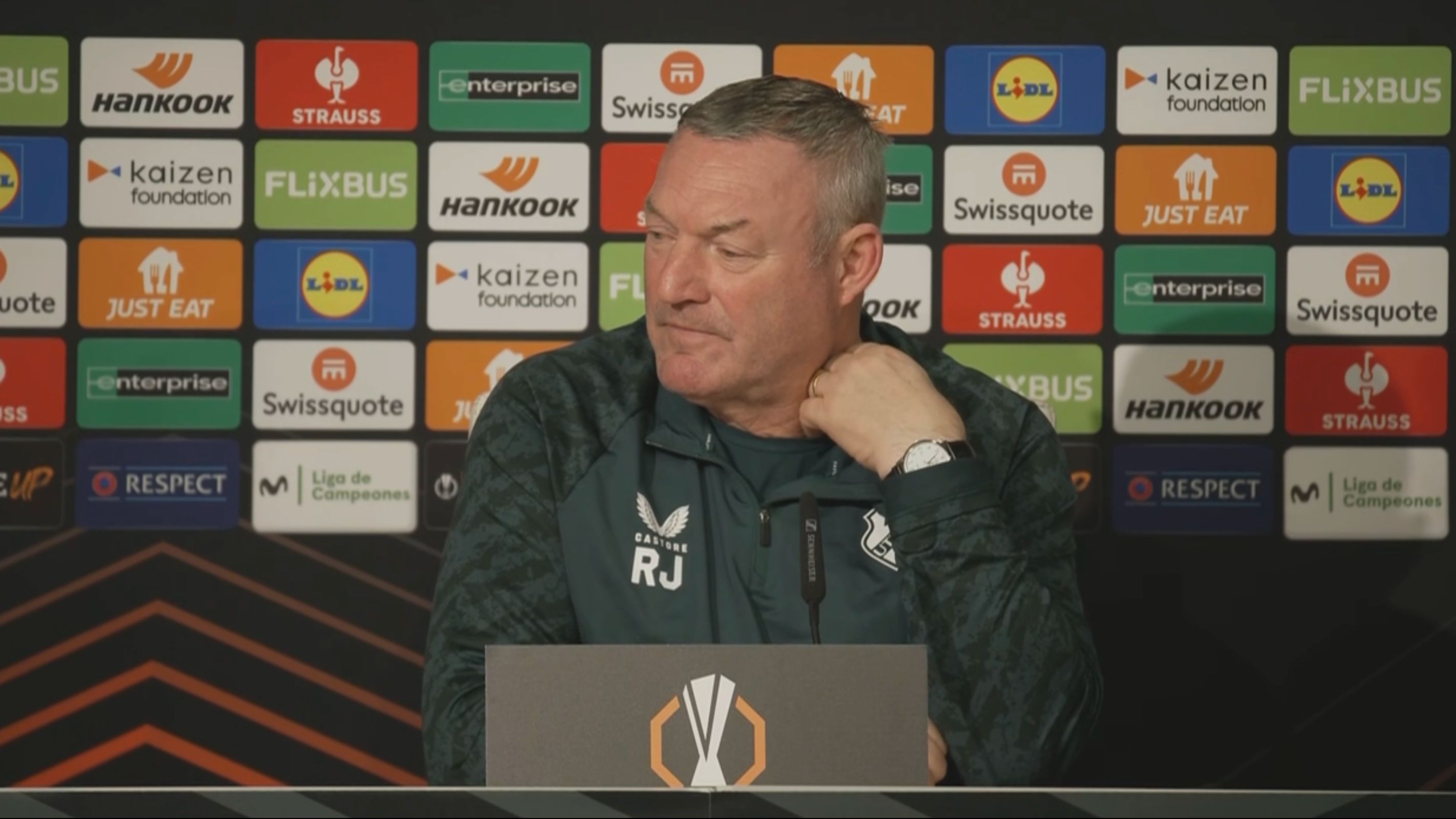 Ron Jans maakt op persconferentie FC Utrecht heel bijzonder grapje over Antony