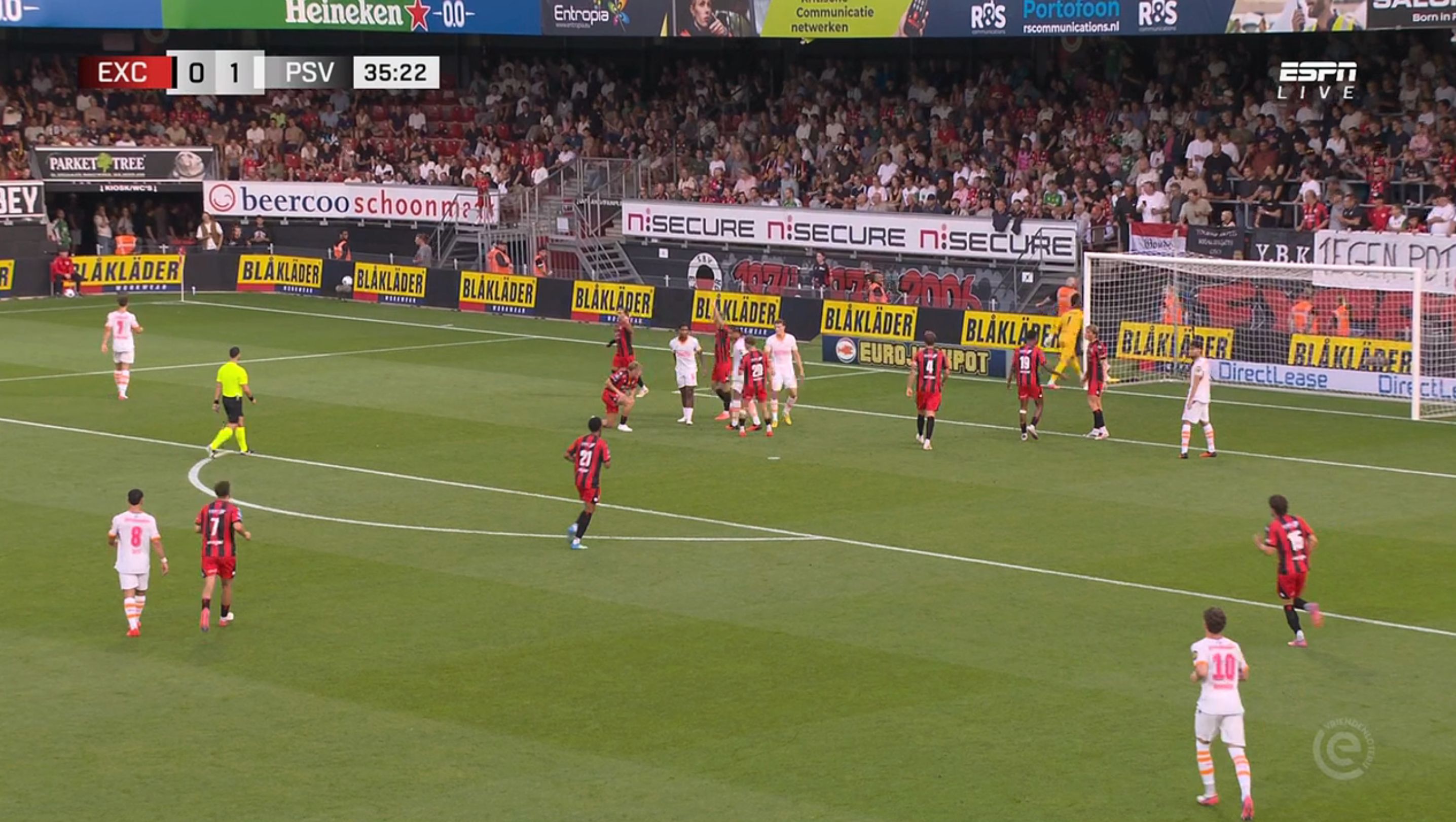PSV-verdediger Ryan Flamingo onder vuur na kritiek
