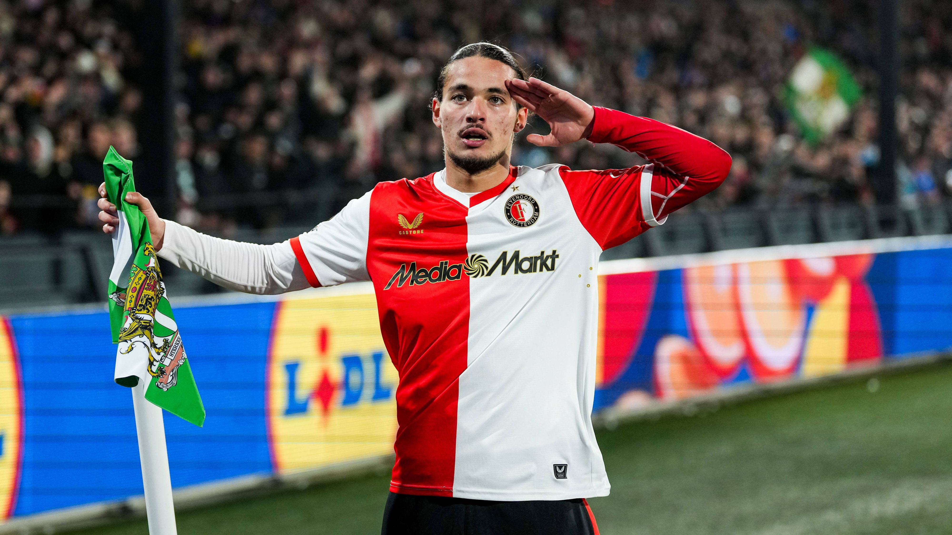 Go Ahead Eagles steekt de draak met Feyenoord aanvaller Hadj Moussa op TikTok