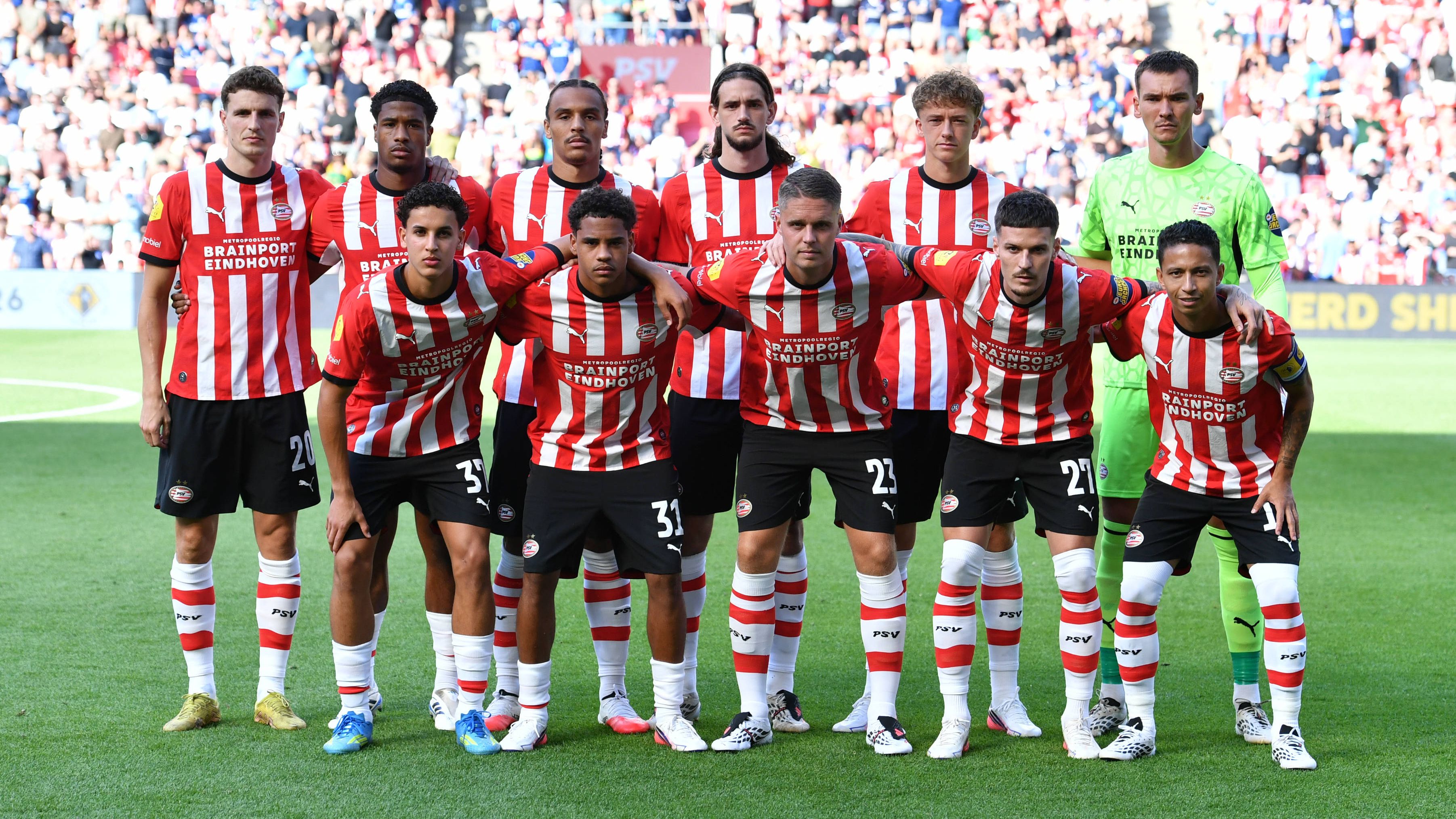 Aankoop van 10 miljoen euro krijgt harde realitycheck en staat plots in de basis bij Jong PSV