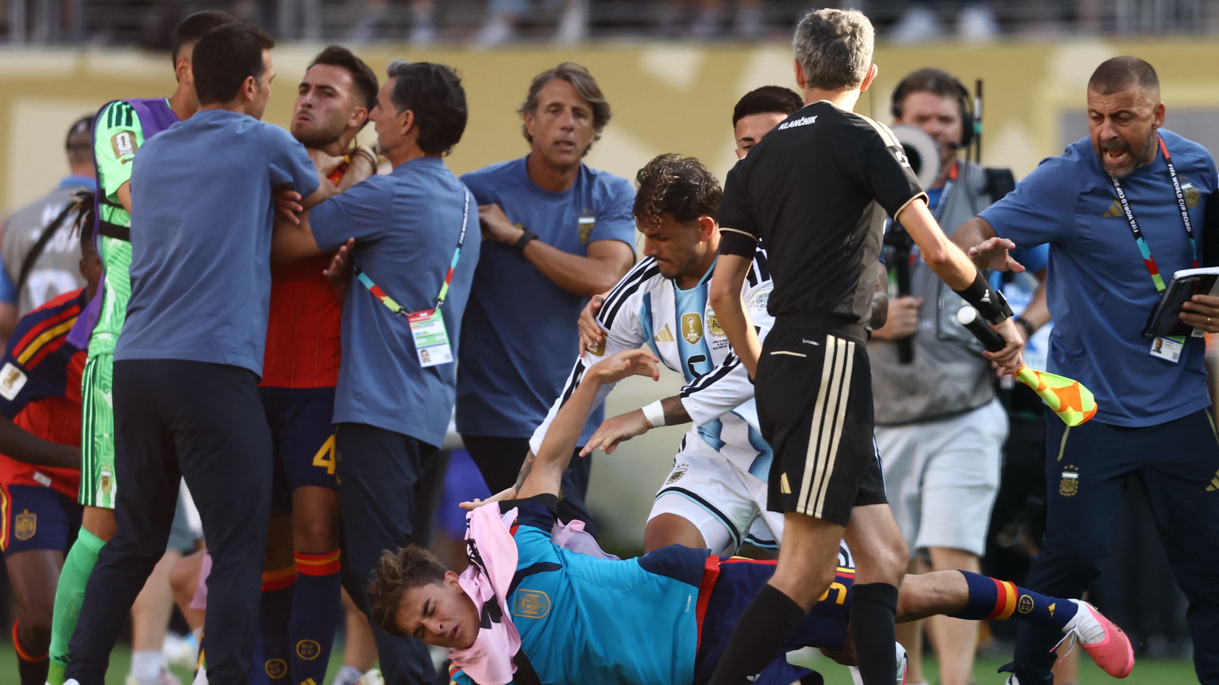Argentijnse Voetballer Ontvangt Rode Kaart Na Heftige WK-finale