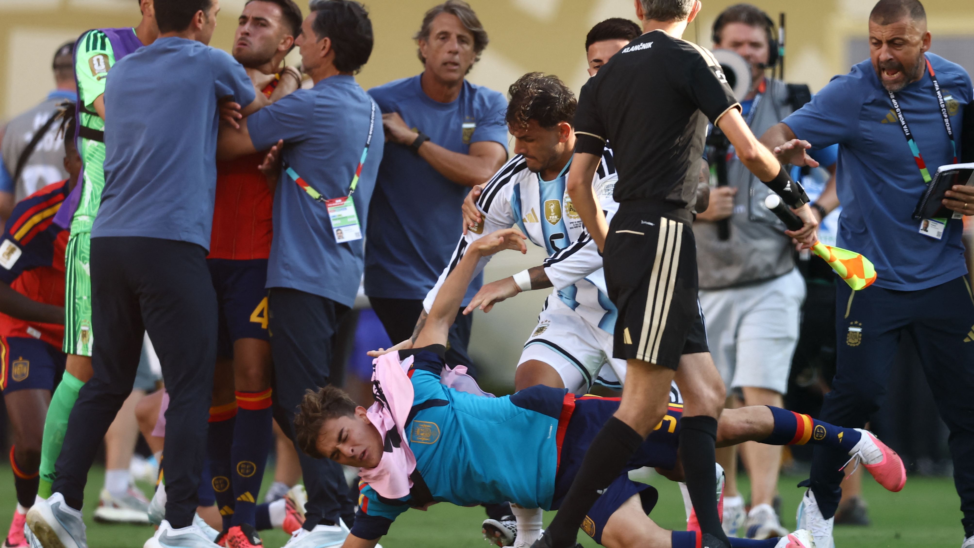 WK Finale Chaos: FIFA Onderzoekt Incidenten na Spanje vs Argentinië