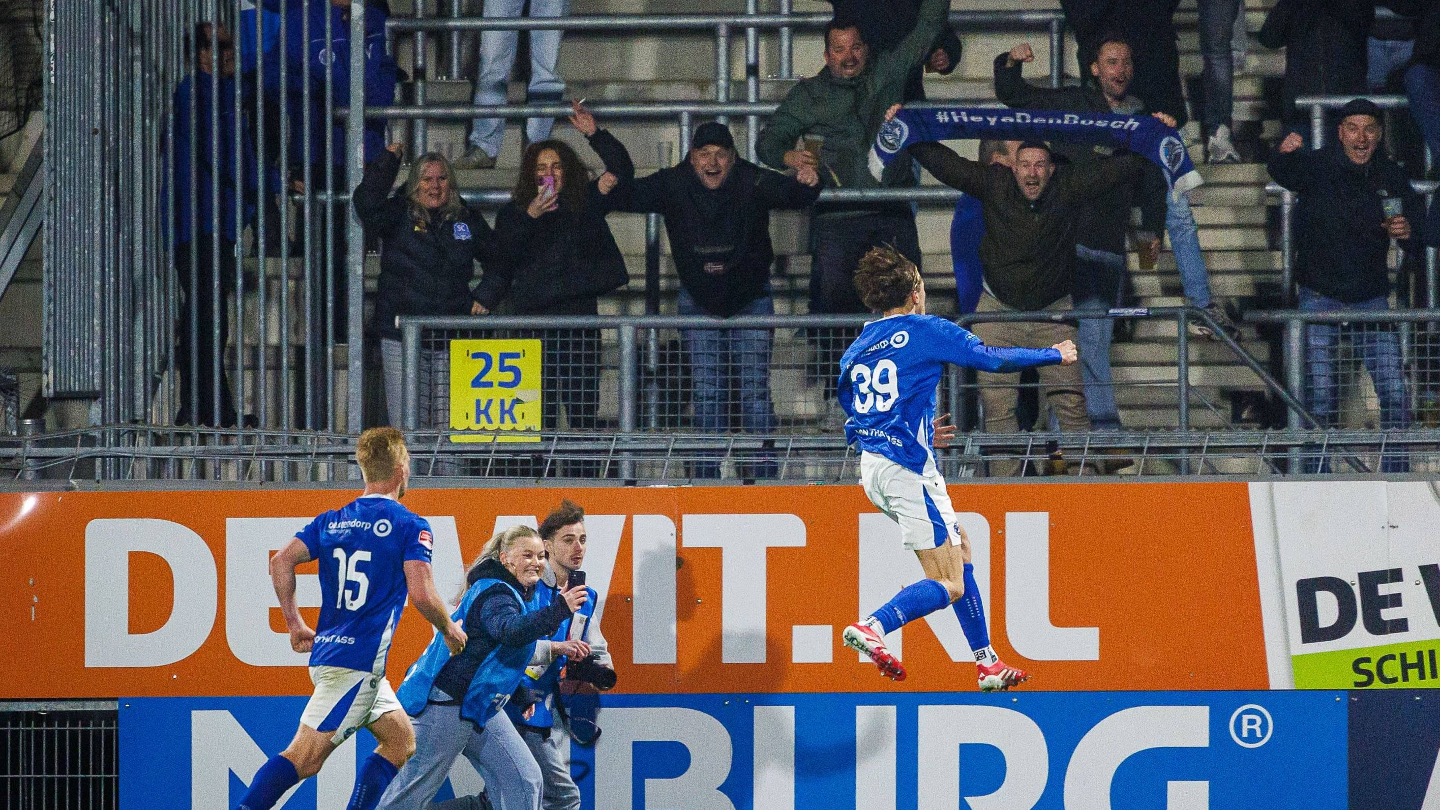 FC Den Bosch verslaat tiental RKC Waalwijk na krankzinnige slotfase Brabantse derby