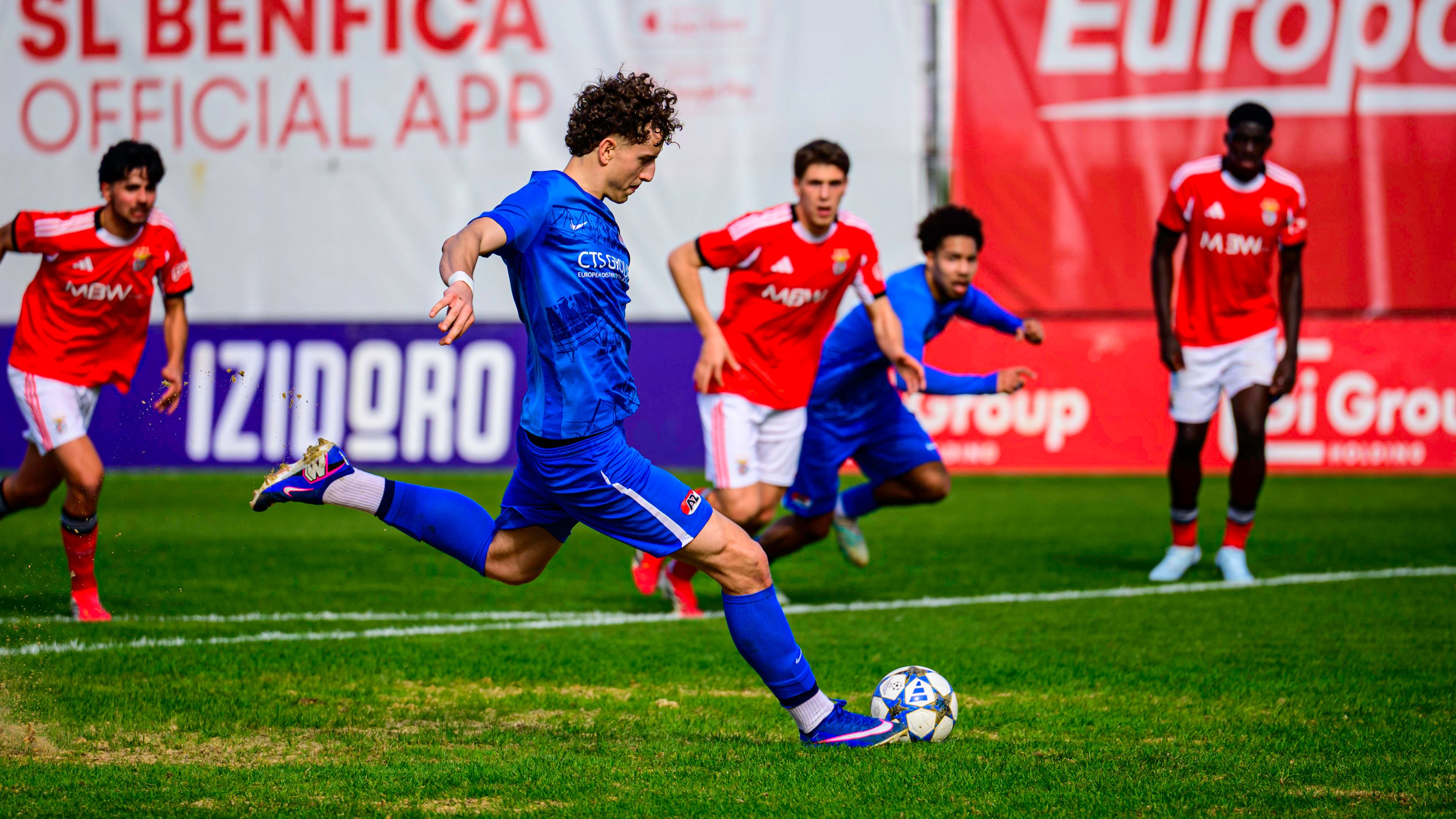 Historische afgang: AZ lijdt grootste nederlaag ooit in Youth League