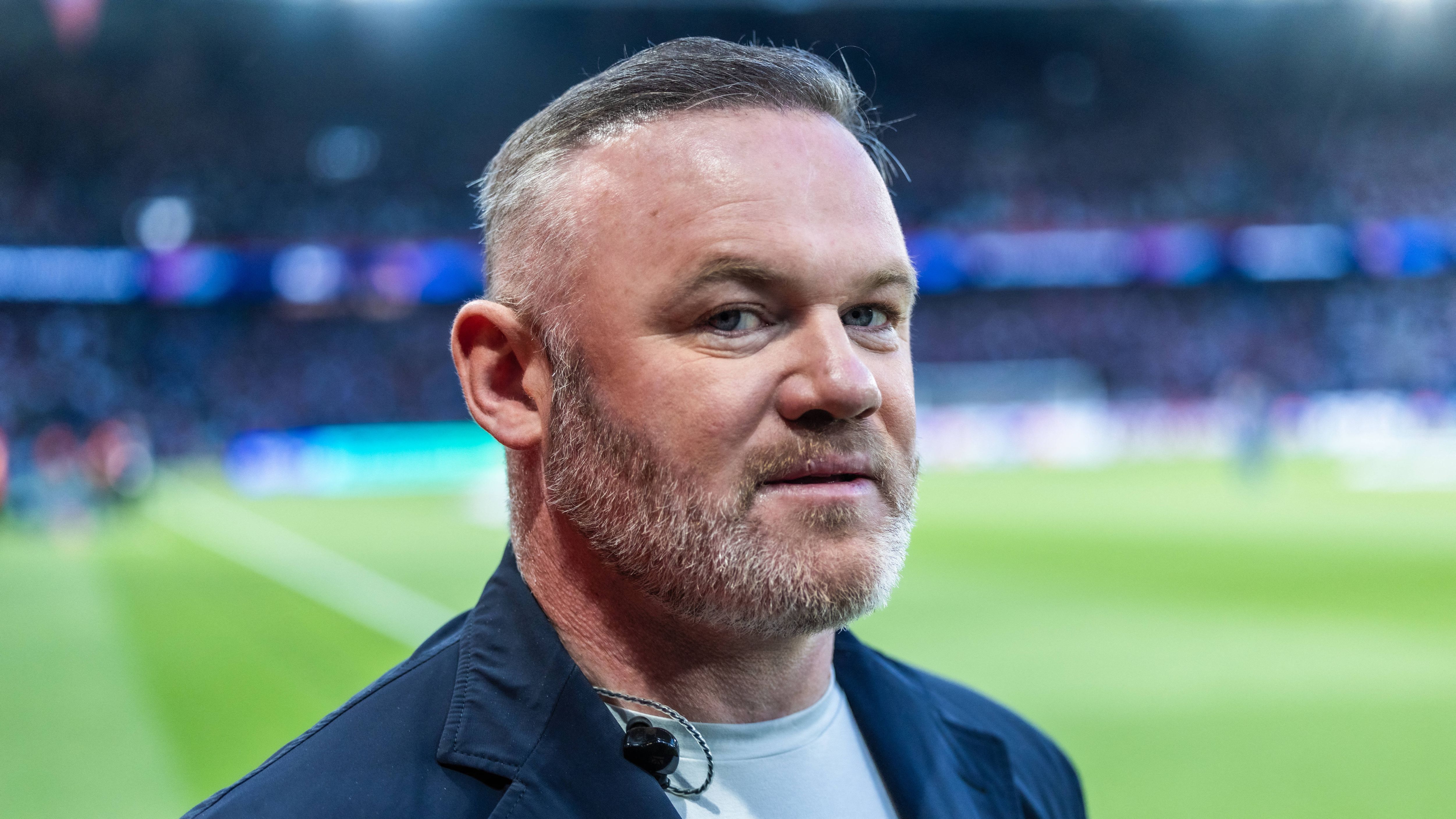 Wayne Rooney kraakt halftime show WK-finale Spanje - Argentinië