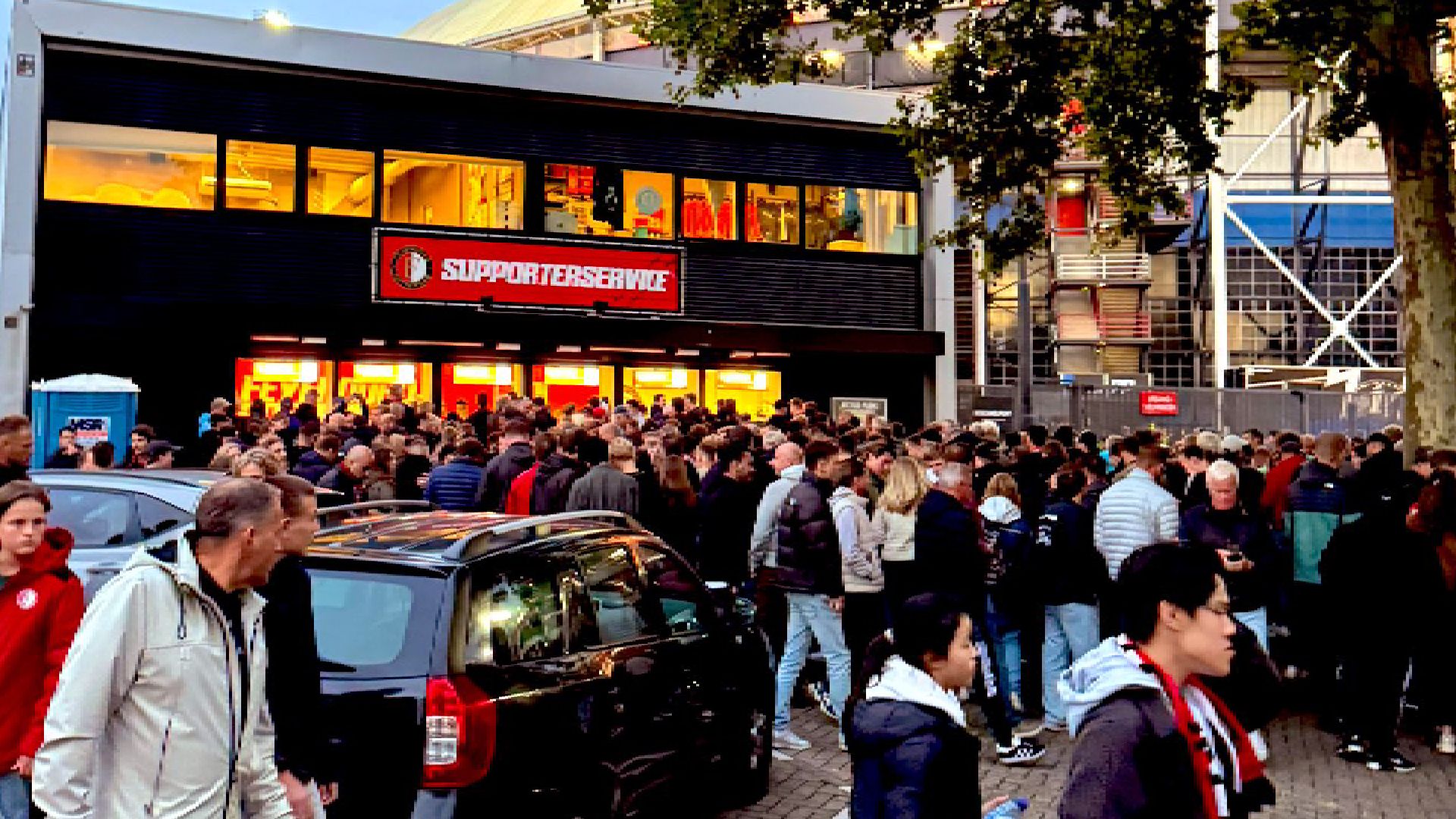 Vlak voor aftrap grote problemen in De Kuip, fans zijn woest: 'Stop hiermee Feyenoord!'
