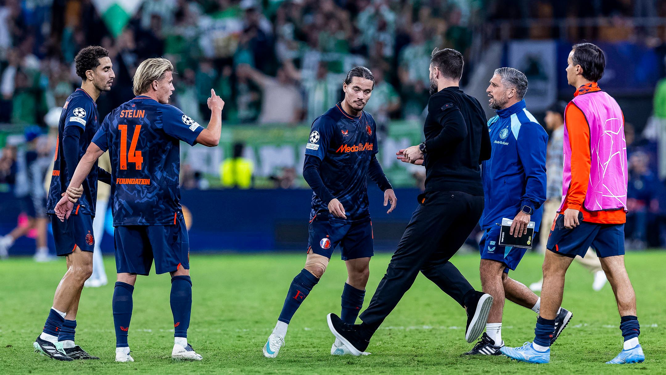 Steijn en Hadj Moussa vliegen elkaar aan bij Feyenoord — photo: VoetbalPrimeur