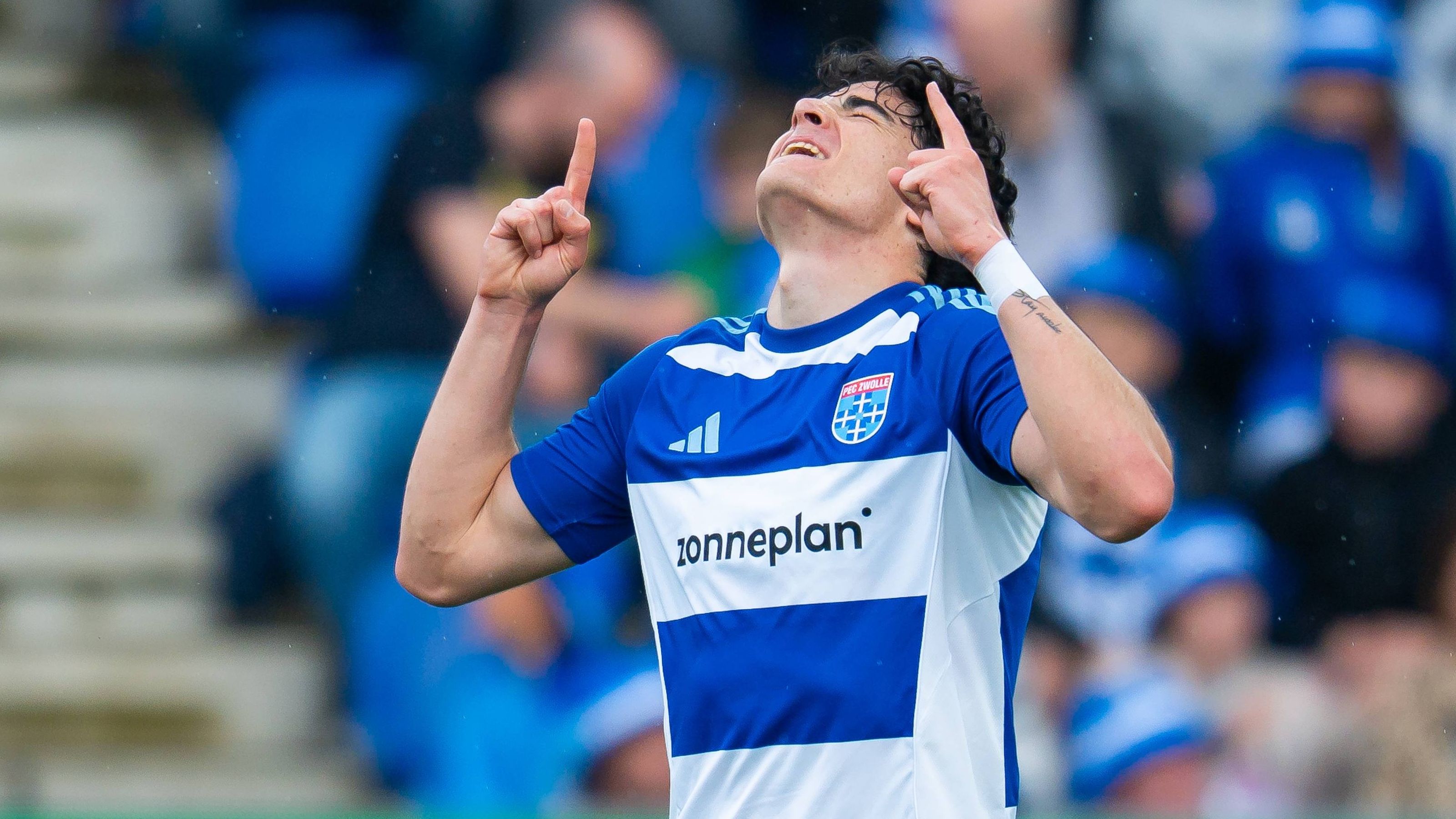 PEC Zwolle speelt zich definitief veilig na magere zege op Heracles Almelo