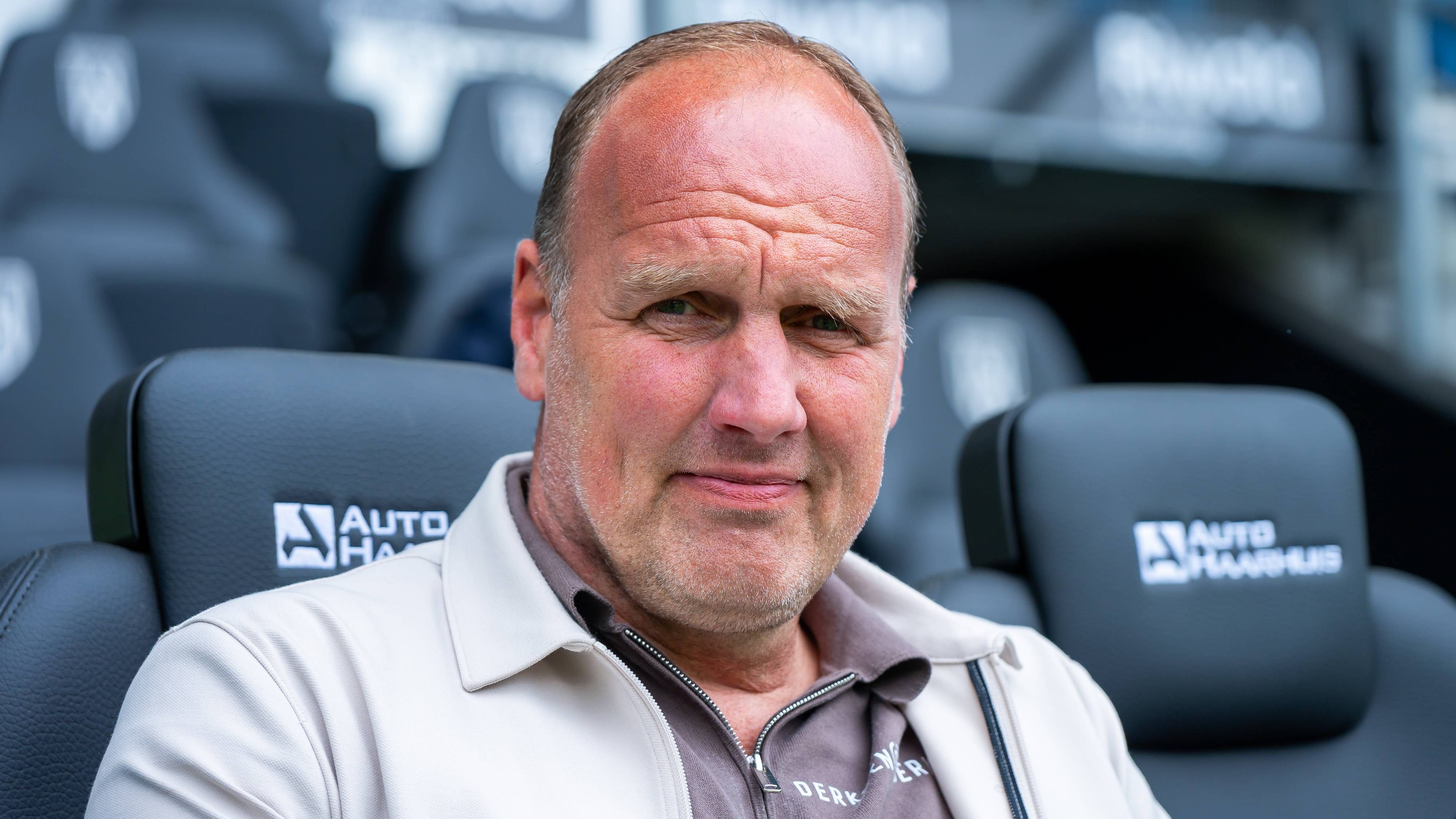 Dick Lukkien heeft in aanloop naar play-offduel mooie woorden voor Ajax-parel: ‘Een ongelooflijke kl