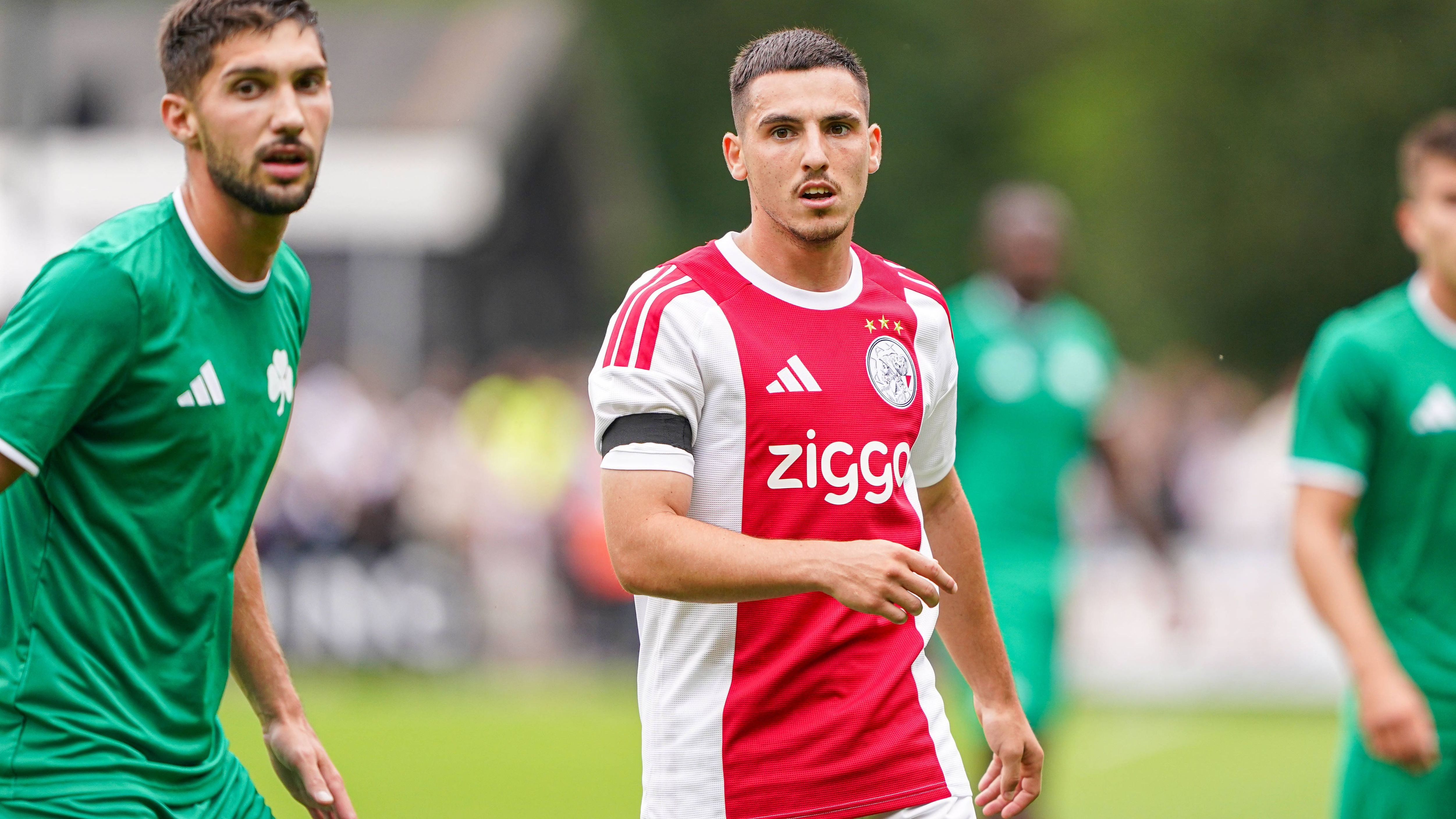 Oscar Gloukh: Toekomst bij Ajax na Inspirerend Gesprek met Jordi Cruijff