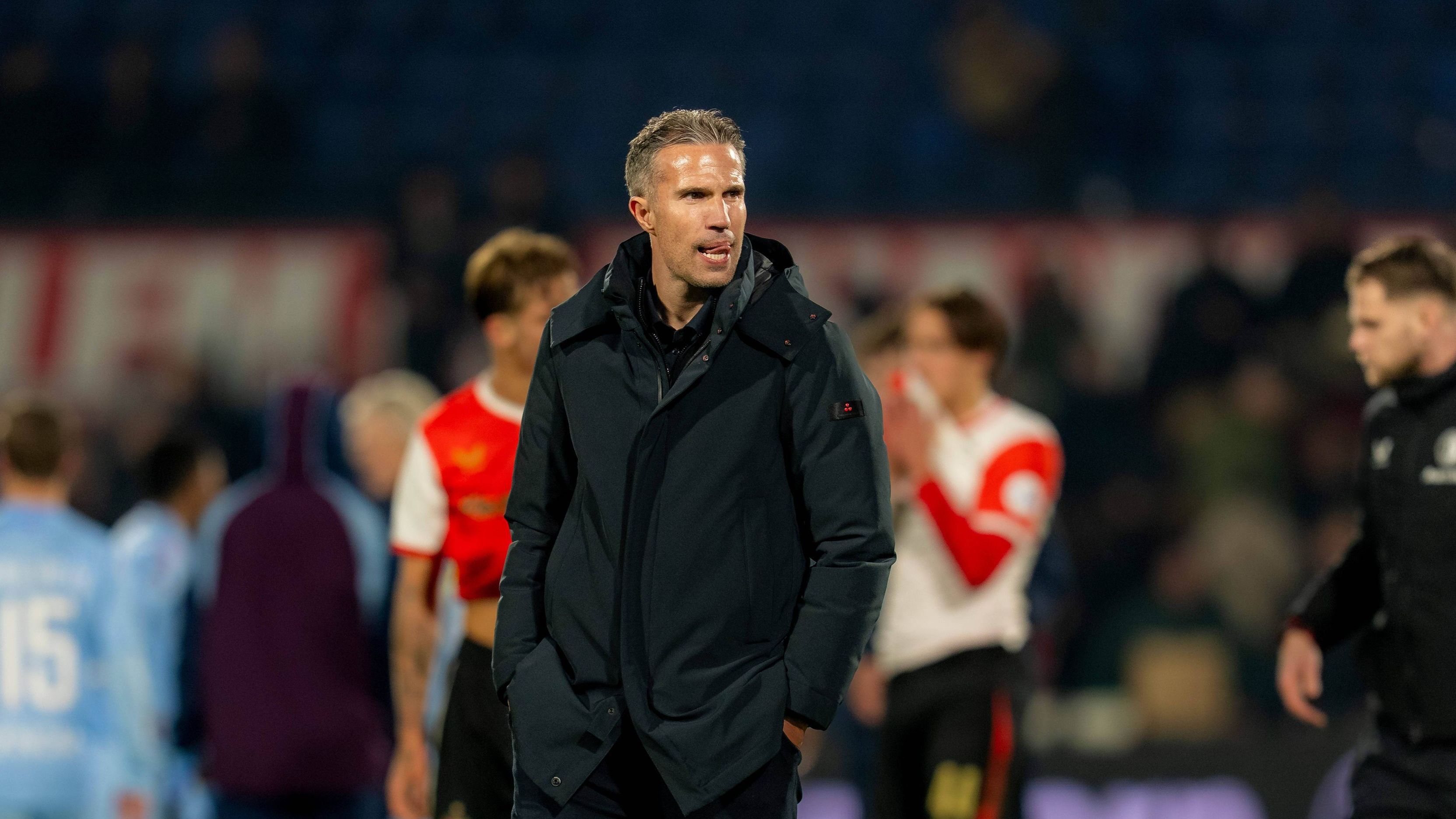 Robin van Persie is heel helder over het mogelijke opstappen als trainer van Feyenoord