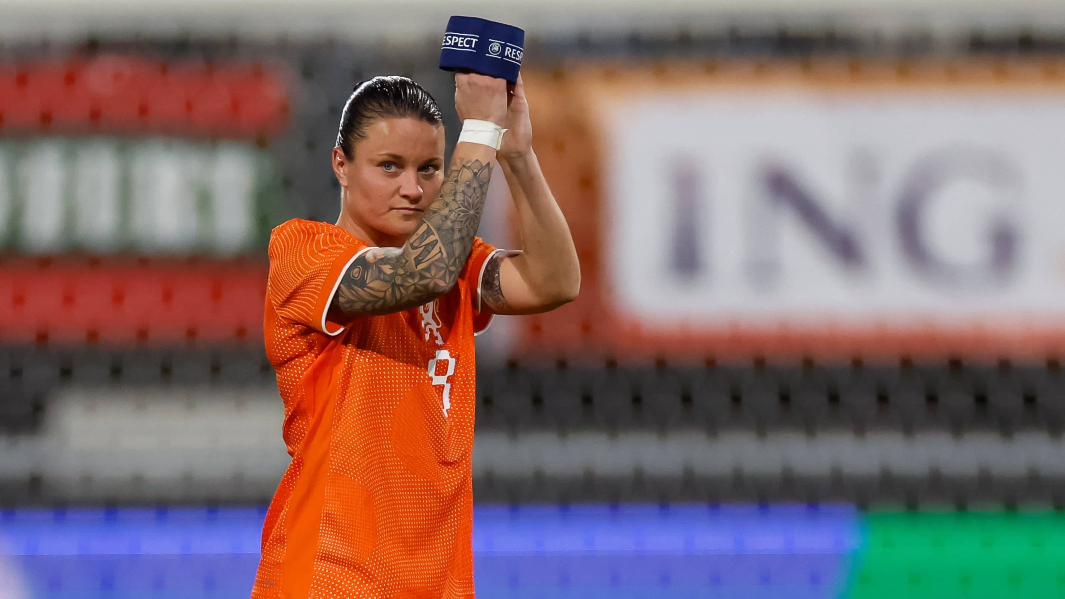 Sherida Spitse krijgt erehaag en zet punt achter imposante interlandcarrière van 248 duels