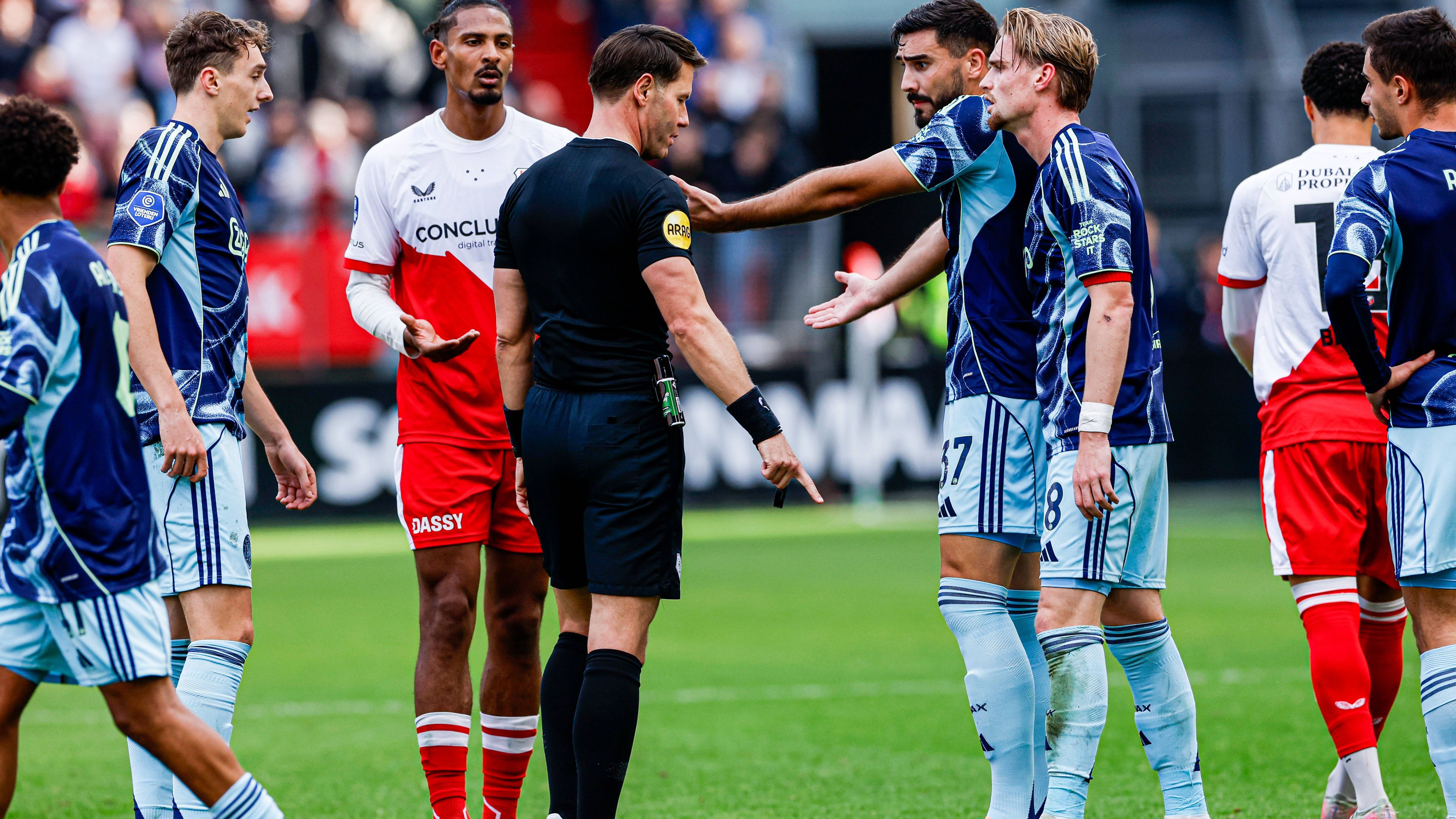 Valentijn Driessen heeft zeer duidelijke mening over scheidsrechter Danny Makkelie na FC Utrecht - A
