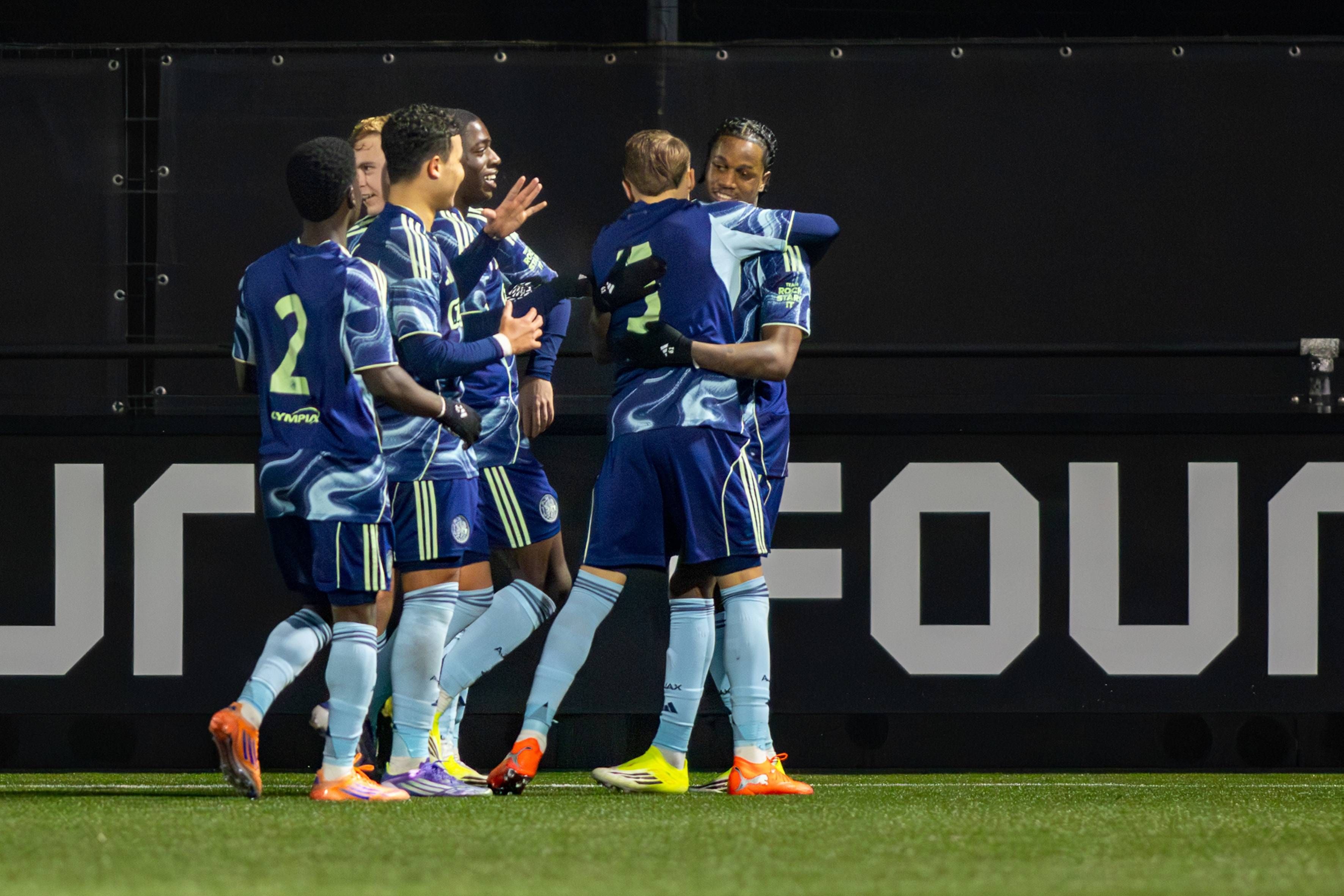 Miljoenenaankoop van Ajax is de absolute uitblinker in gewonnen KKD-duel met Jong AZ