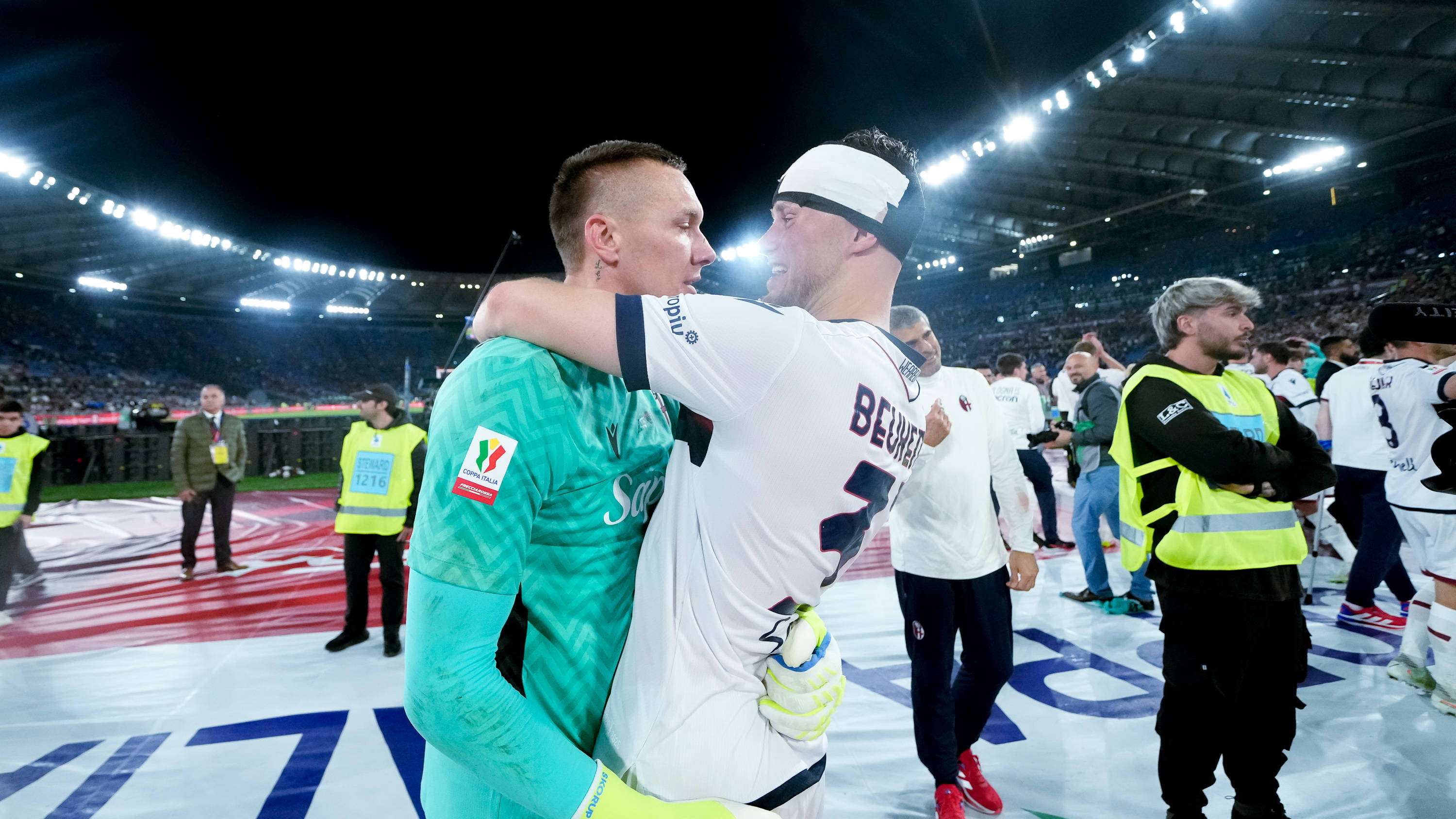 Sam Beukema Lukasz Skorupski