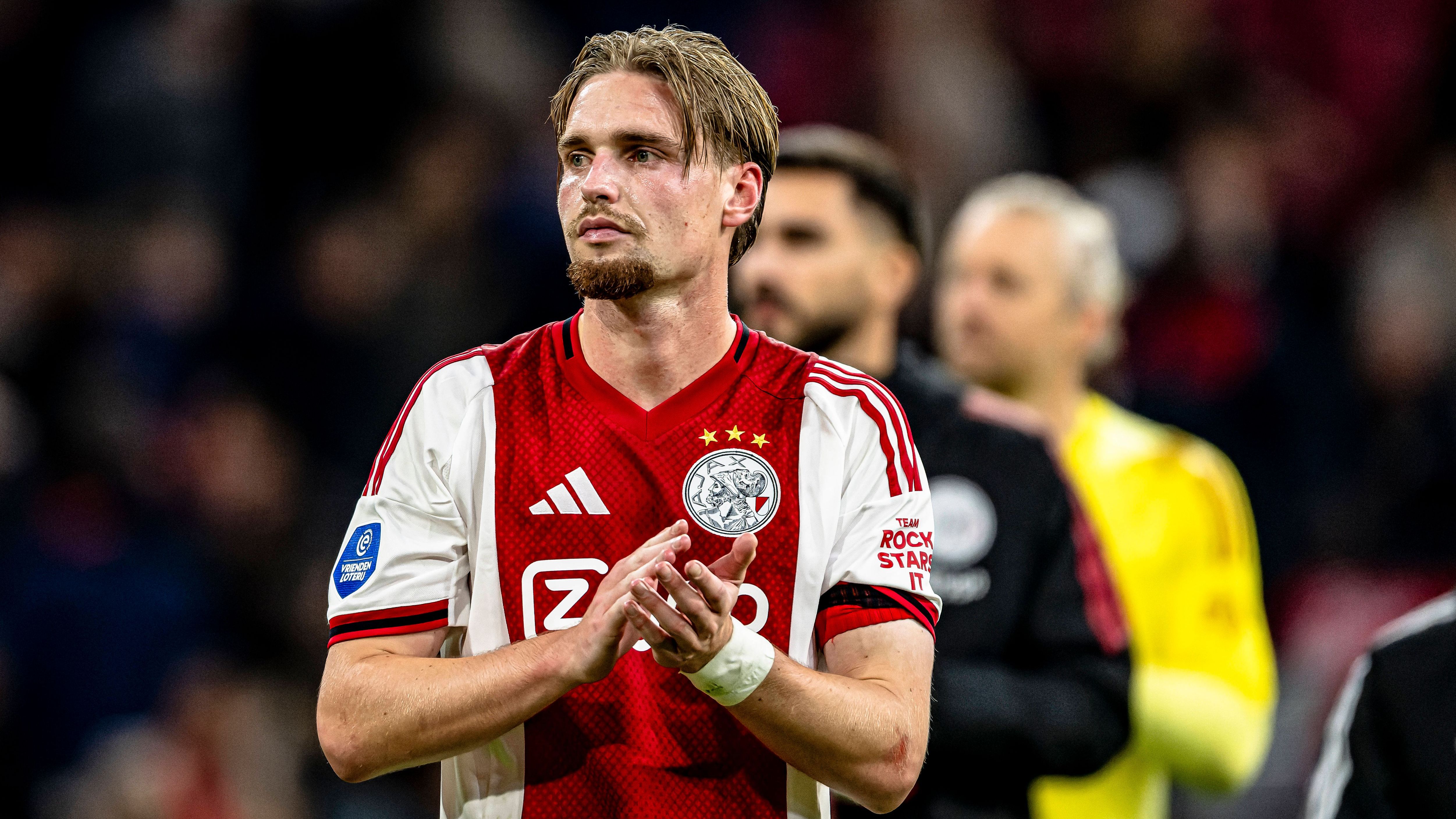 Kenneth Taylor en twee anderen vertrekken mogelijk al in januari bij Ajax: 'Geen vervanger'