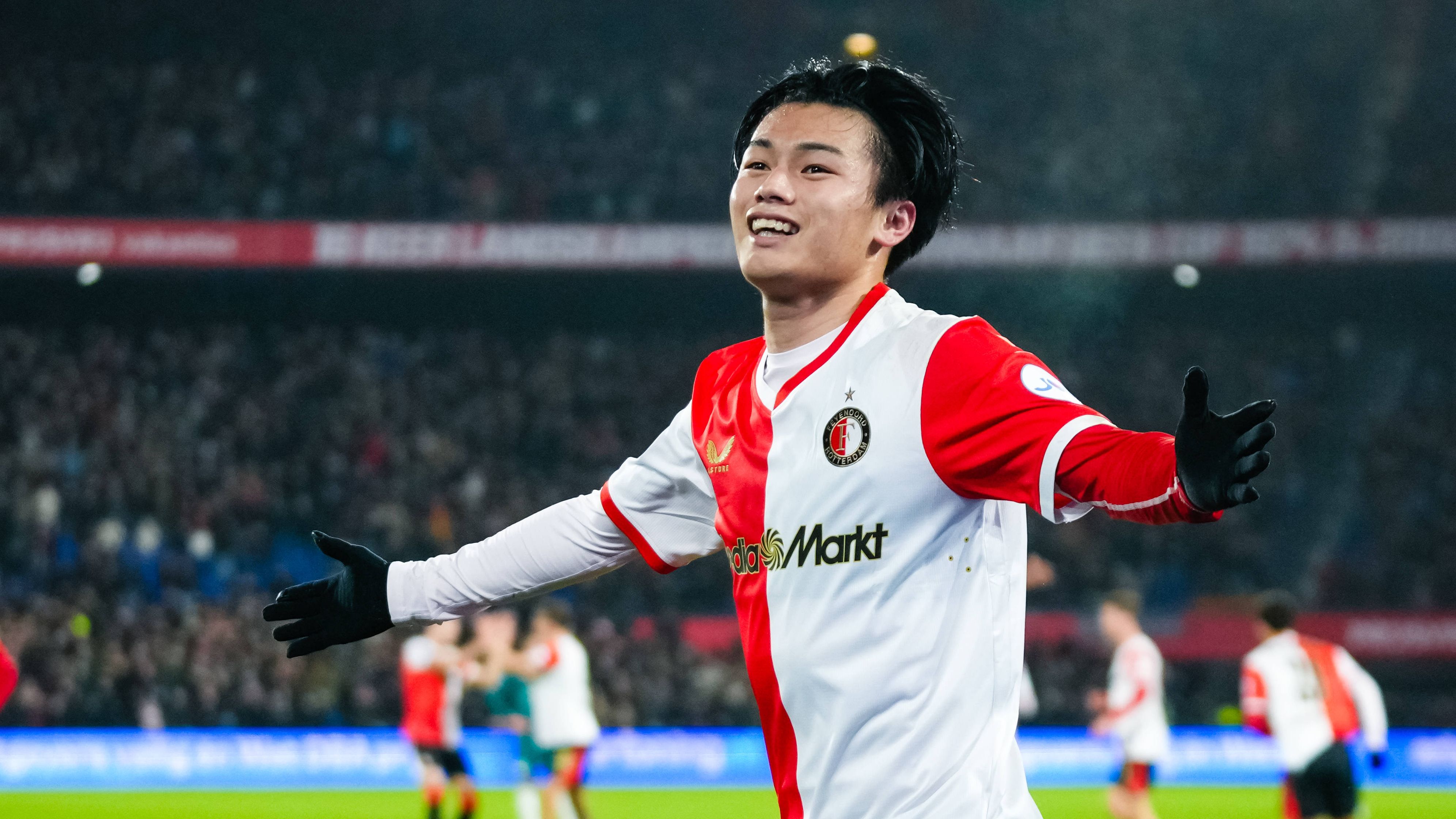 Ueda geeft met vier goals absolute masterclass tegen PEC Zwolle