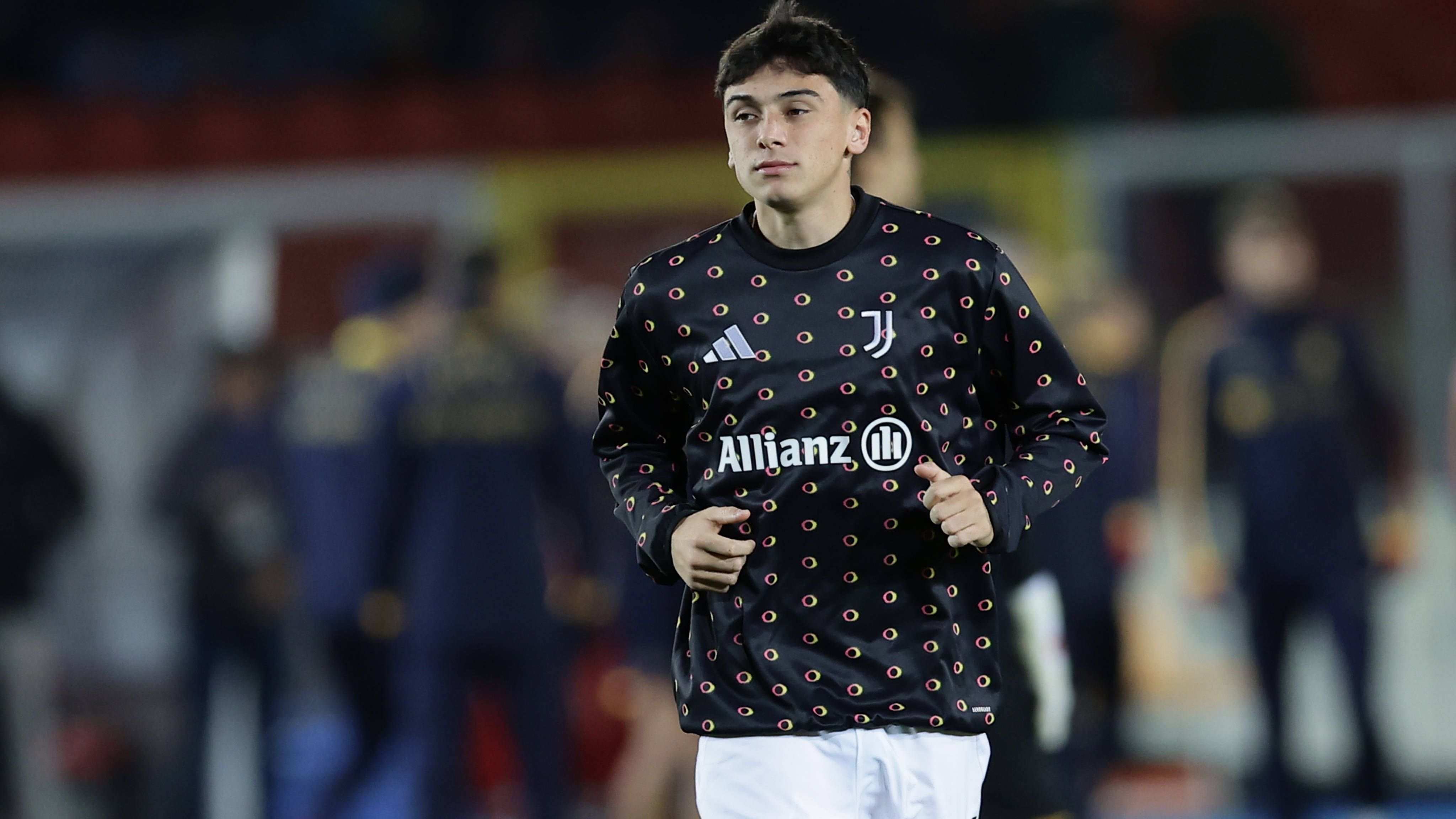 Ajax verwelkomt nieuwe spits Diego Pugno