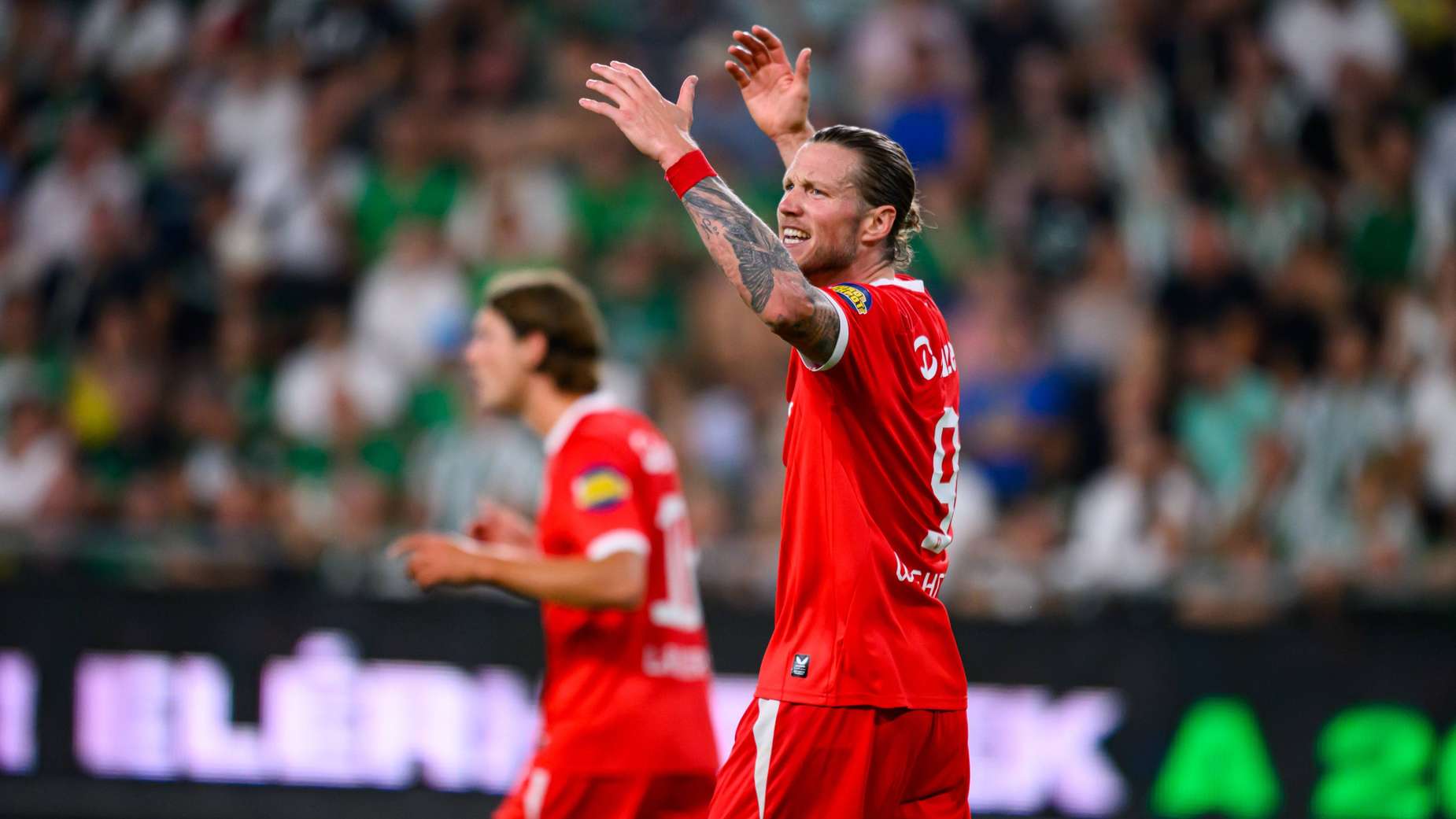 Zwak FC Twente wordt veel te laat wakker en struikelt pijnlijk in ...
