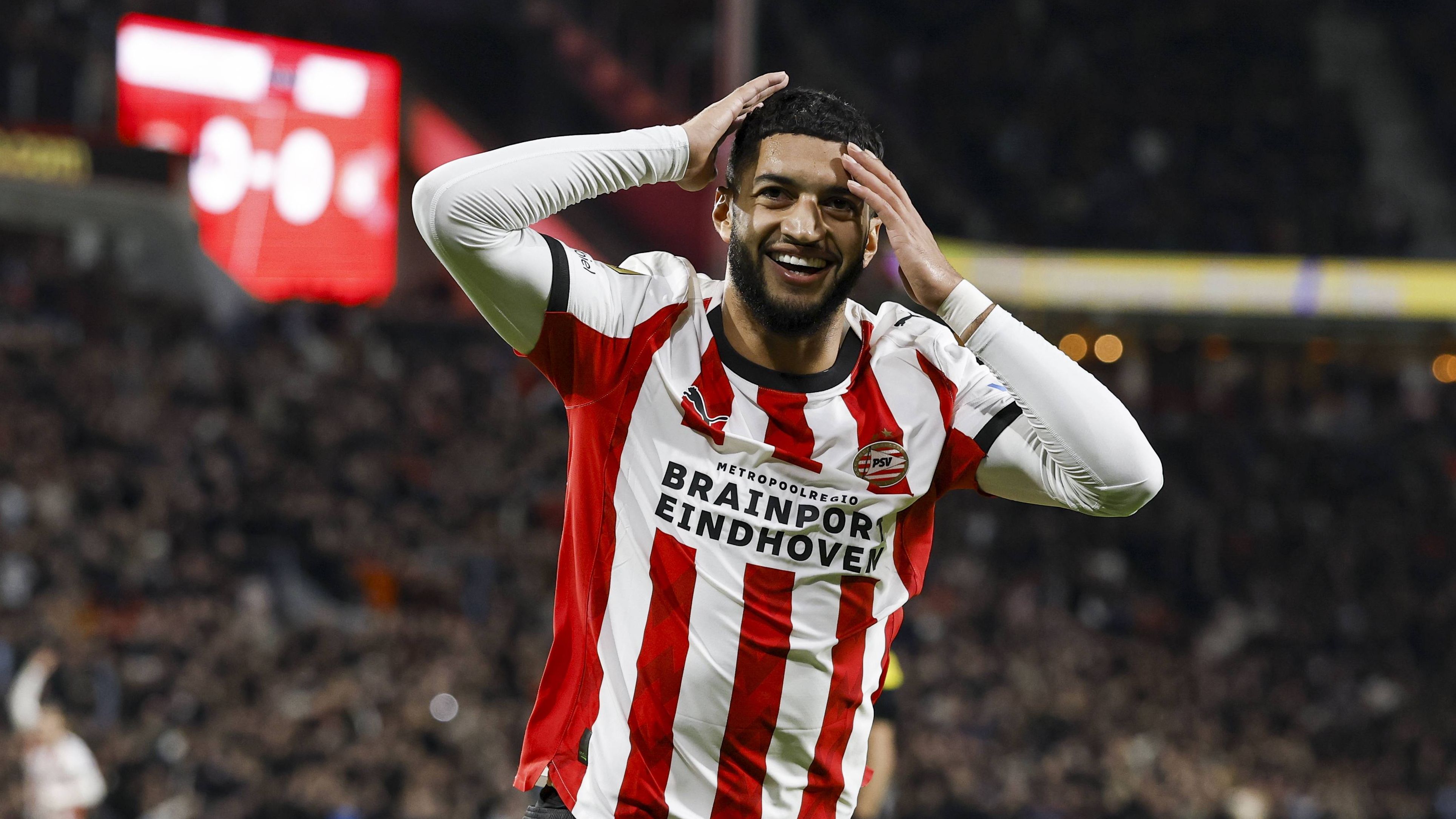 Saibari blinkt uit bij doelpuntrijke zege van PSV op Fortuna Sittard