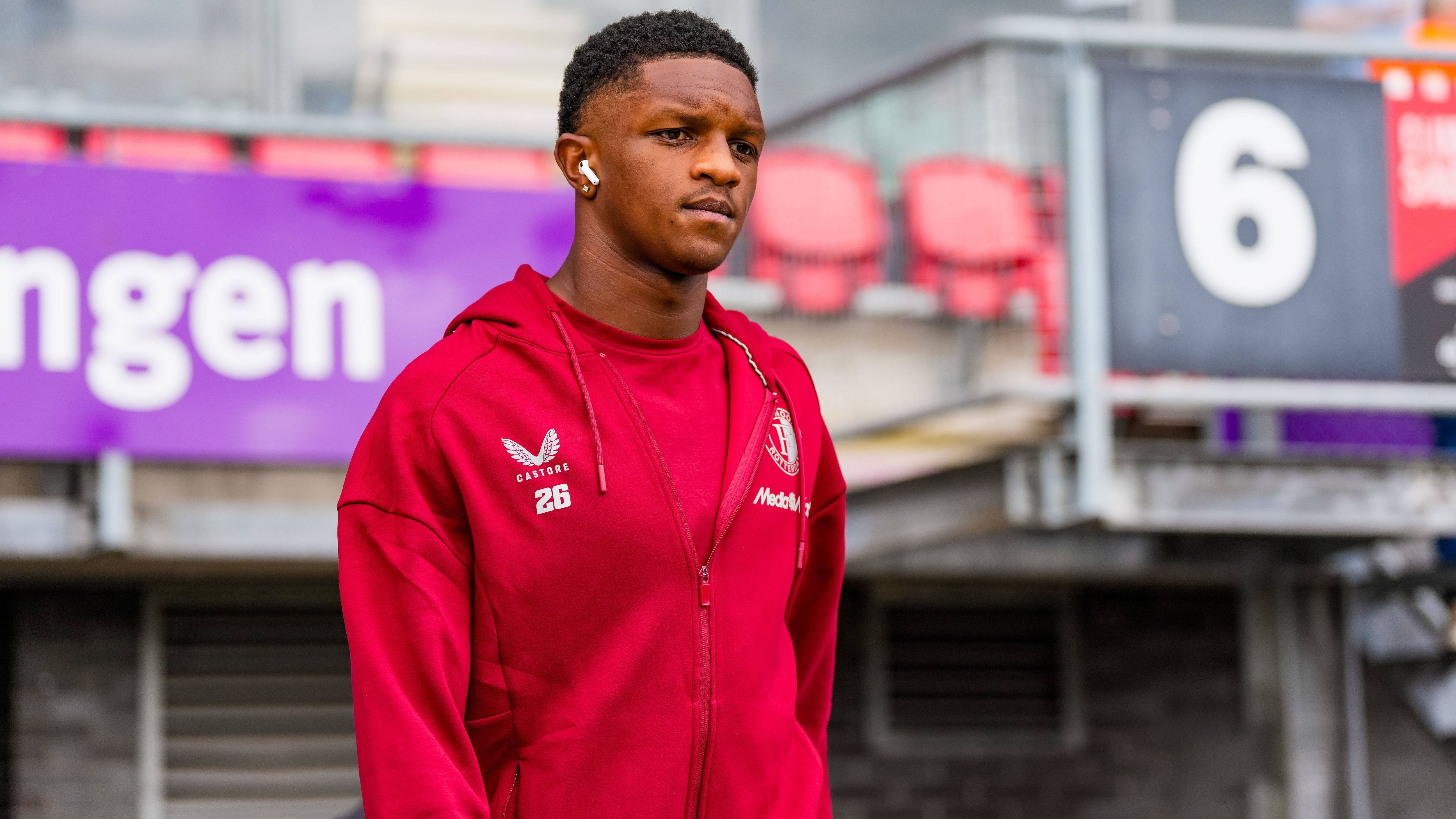 Feyenoord Ziet Toekomst in Jonge Rechtsback Davis Opoku