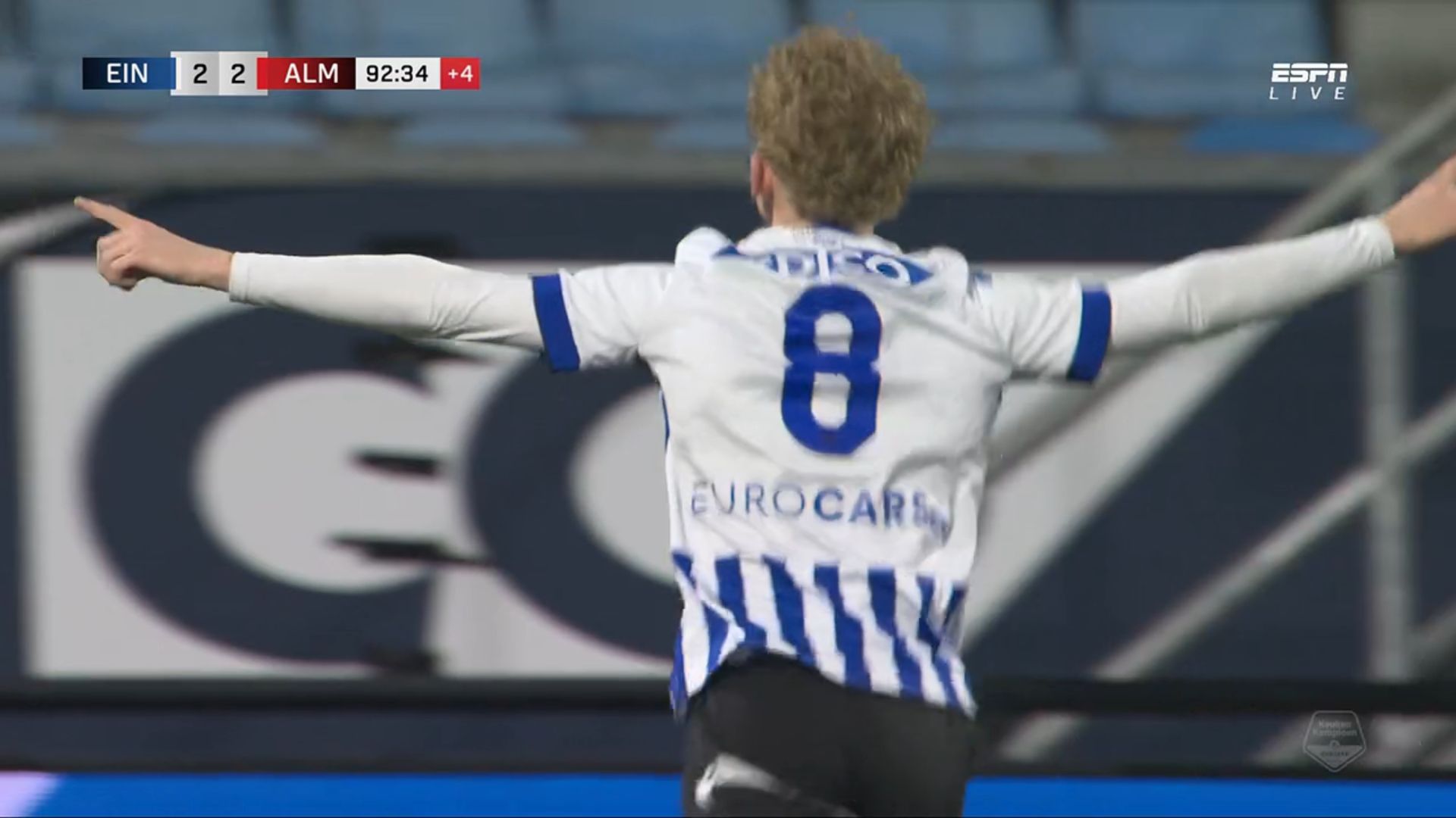 Absolute wereldgoal in de Keuken Kampioen Divisie: Sven Simons maakte winnende met volley van ruim 2