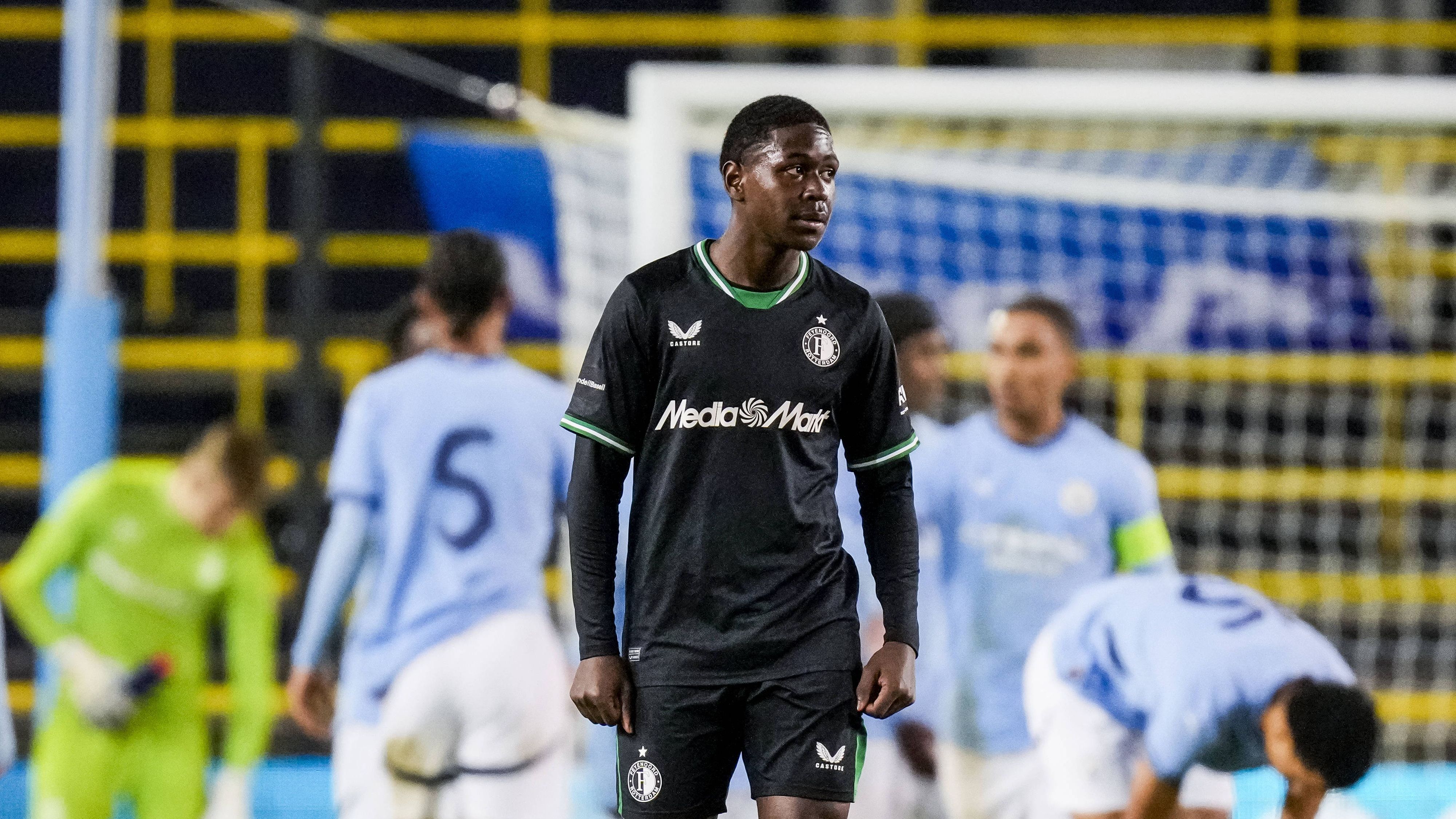 Feyenoord wil verlengen met Jerayson Hoepel, maar hij kiest voor een opvallende nieuwe club