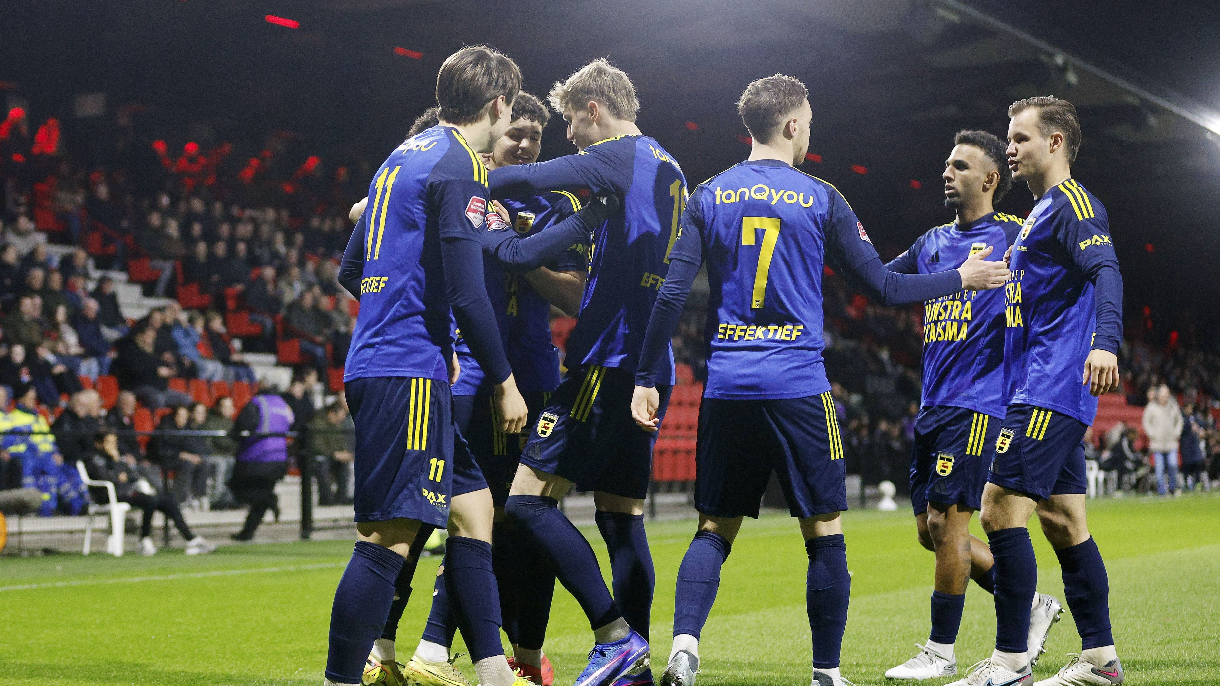 SC Cambuur wint in Helmond en kan vrijdag officieus promoveren naar Eredivisie