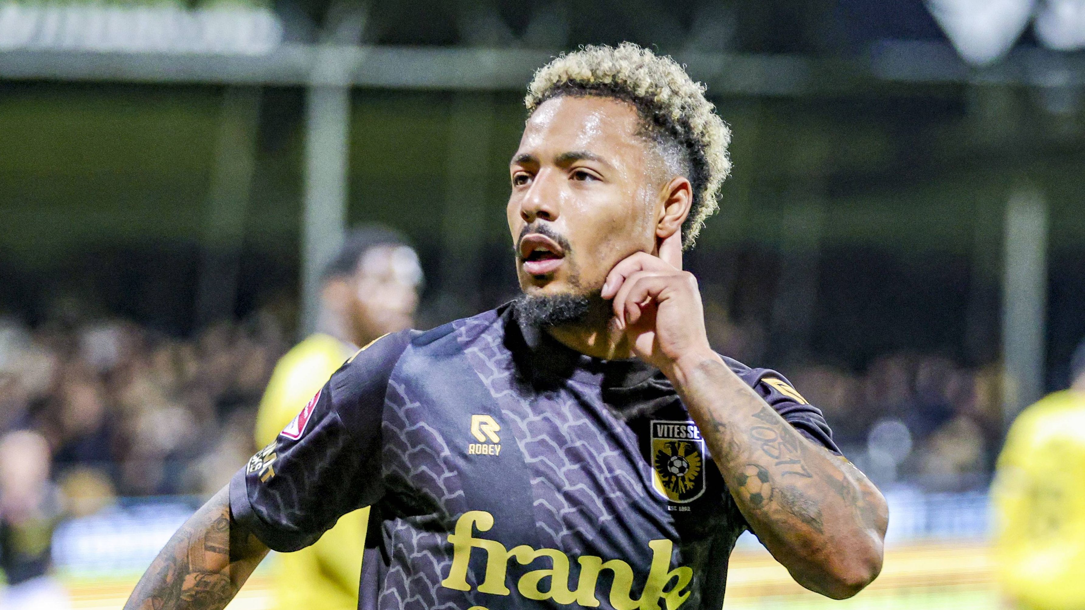 Vitesse spoelt bekerkater weg in Venlo en nadert Jong Ajax met rasse schreden