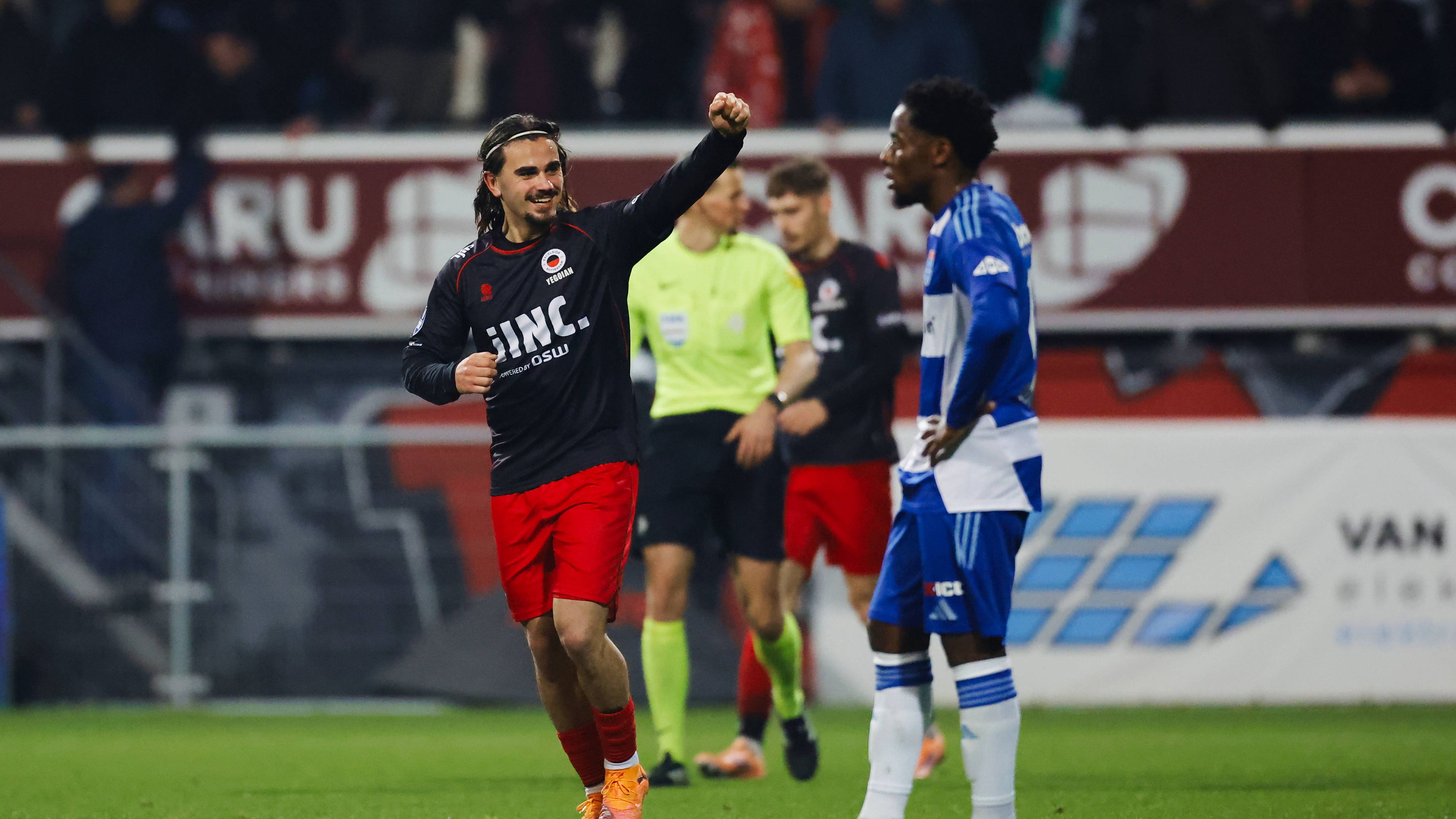 Excelsior verslaat PEC Zwolle en klimt weg uit degradatiezone