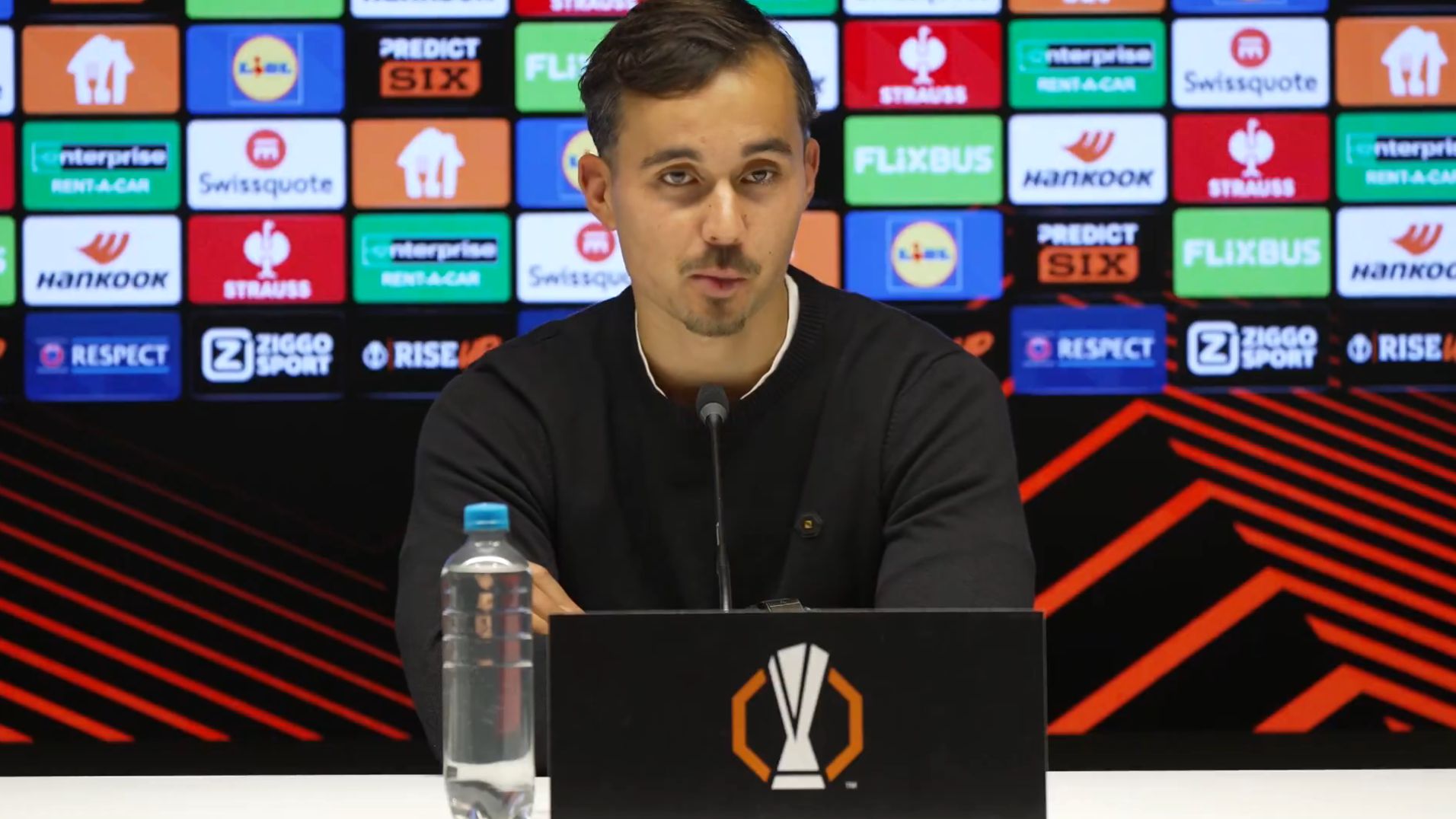 Mats Deijl bleef ijskoud tegenover Emiliano Martínez: 'Ik keek heel even snel'
