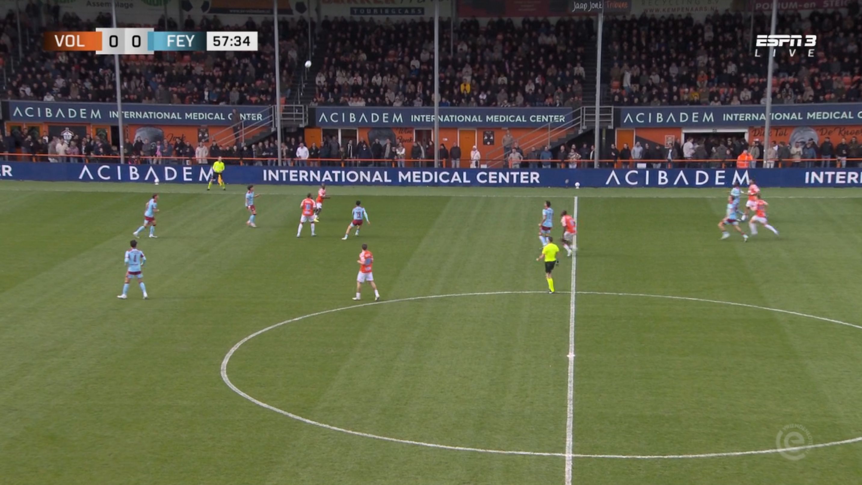 Kijkers FC Volendam - Feyenoord gaan los op hoofdrolspeler: 'Weg met die man!'