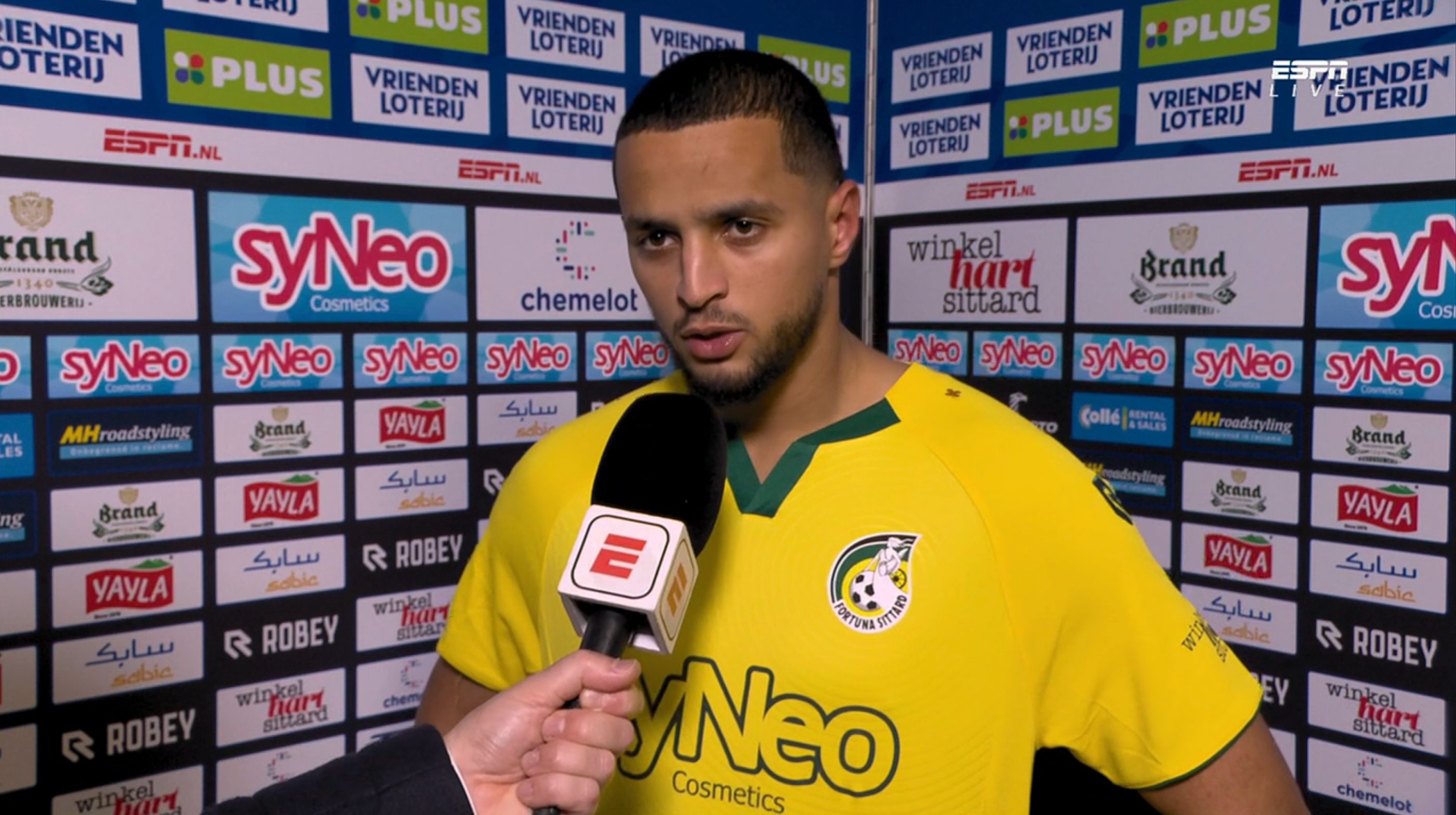 Ihattaren is woest op ploeggenoten: ‘Iedereen heeft zijn eigen bv hier…’