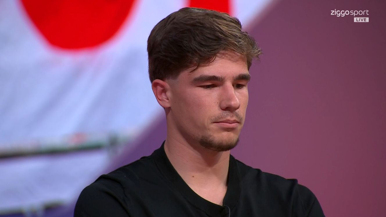 Wouter Goes wordt live op tv geconfronteerd met keiharde woorden Wesley Sneijder: zijn blik zegt all